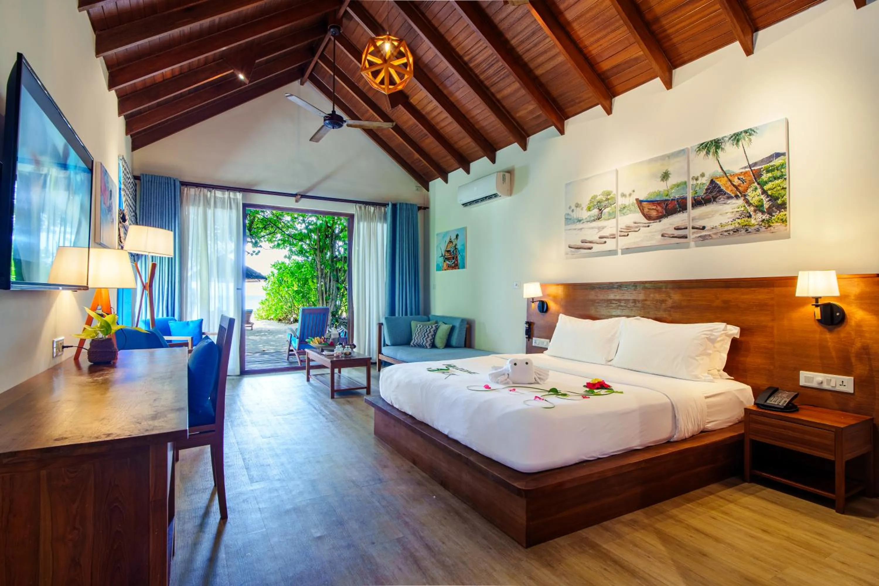 Bed in Reethi Faru Resort