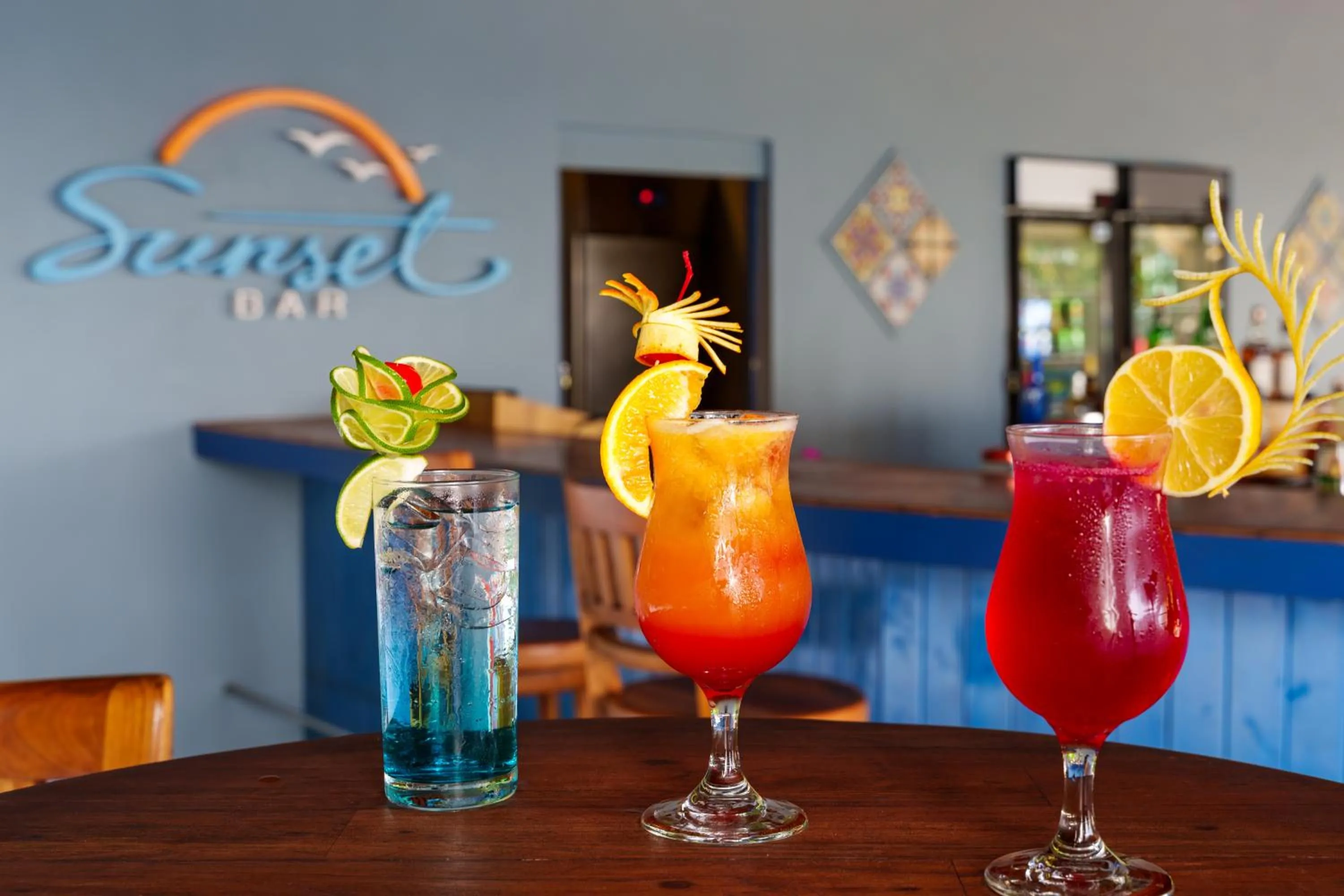 Lounge or bar in Reethi Faru Resort