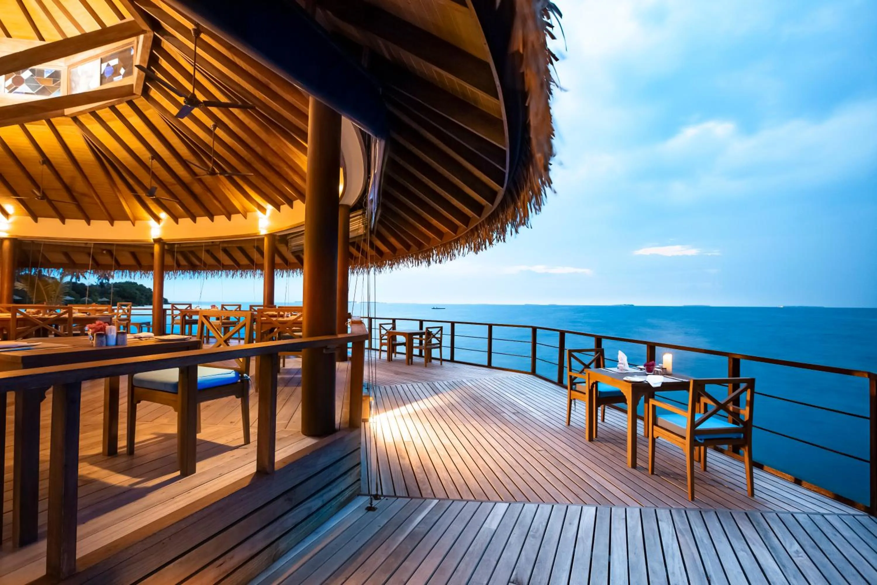 Restaurant/places to eat in Reethi Faru Resort