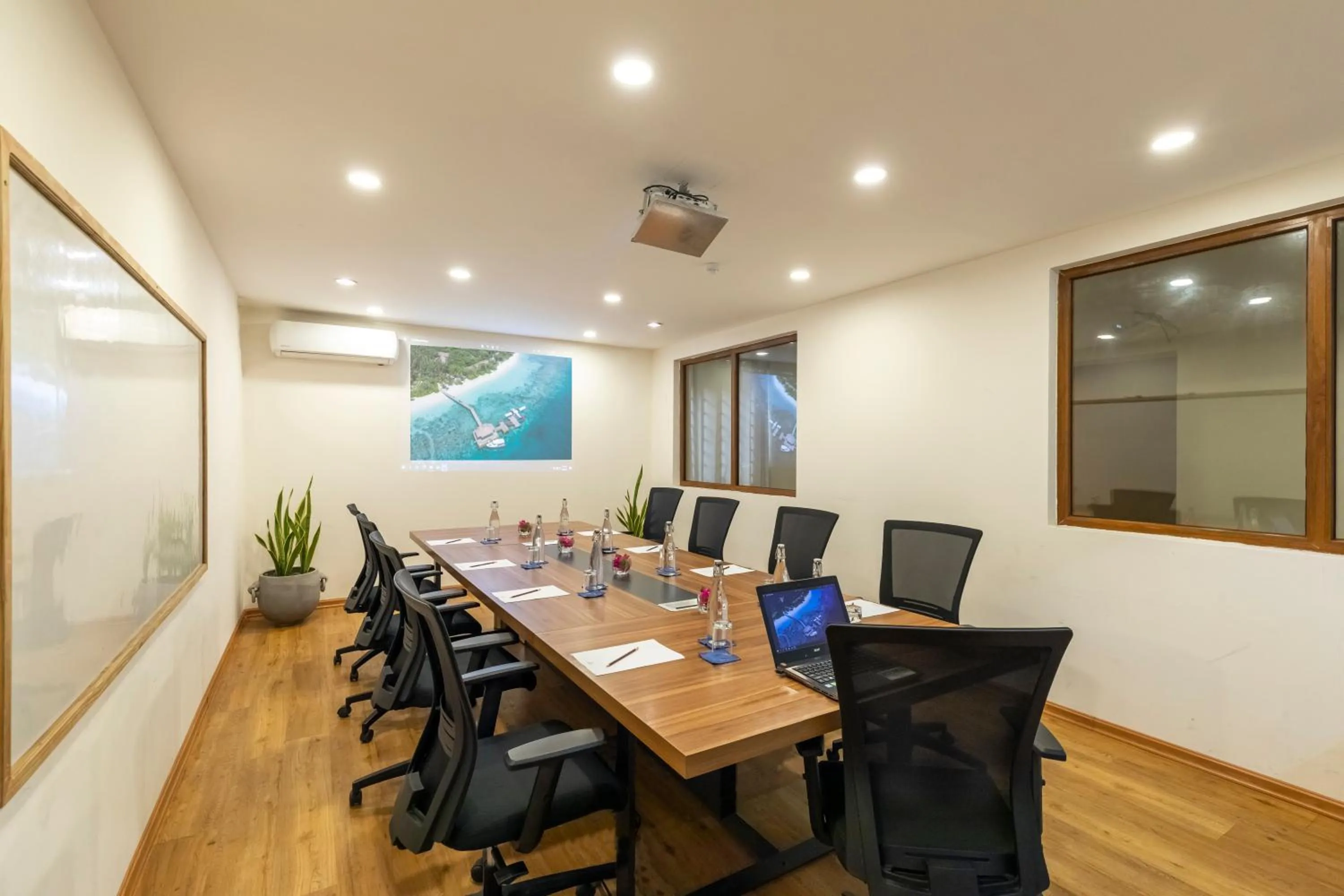 Meeting/conference room in Reethi Faru Resort