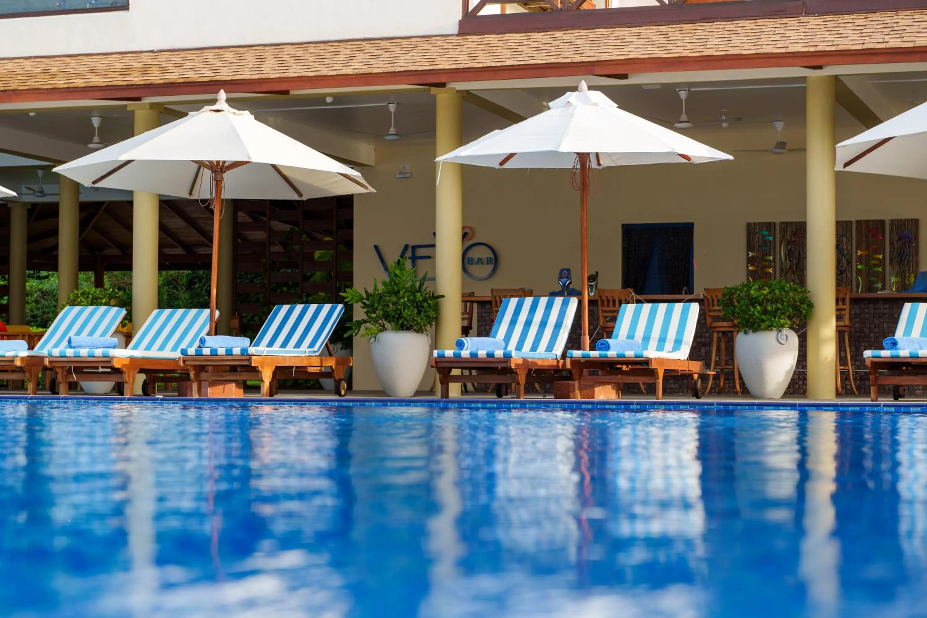 Swimming pool in Reethi Faru Resort