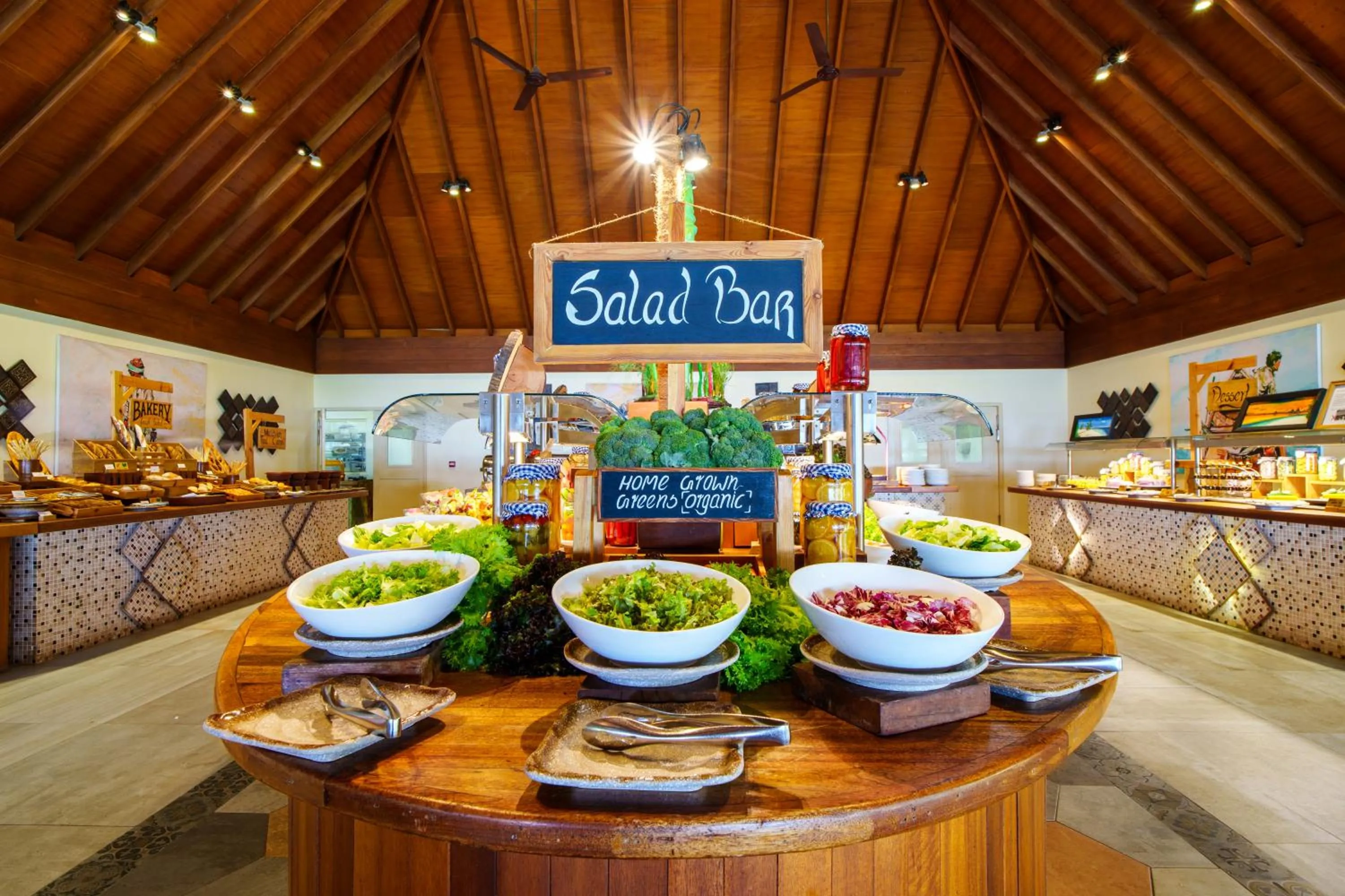 Restaurant/places to eat in Reethi Faru Resort