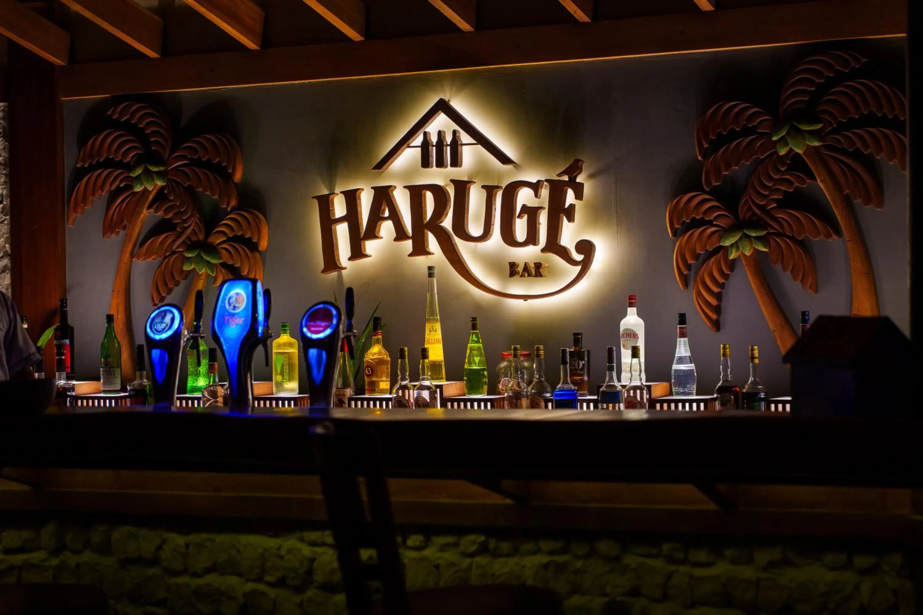 Lounge or bar in Reethi Faru Resort