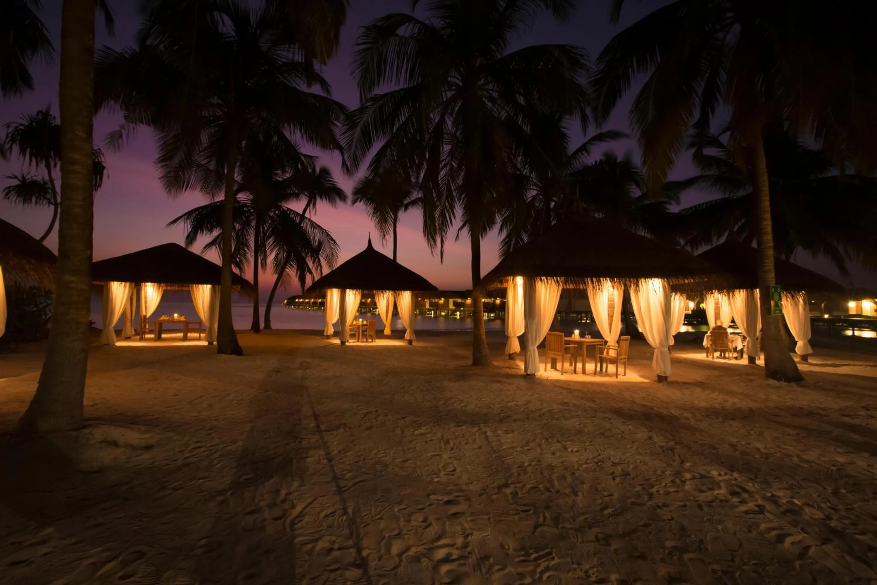 Restaurant/places to eat in Reethi Faru Resort