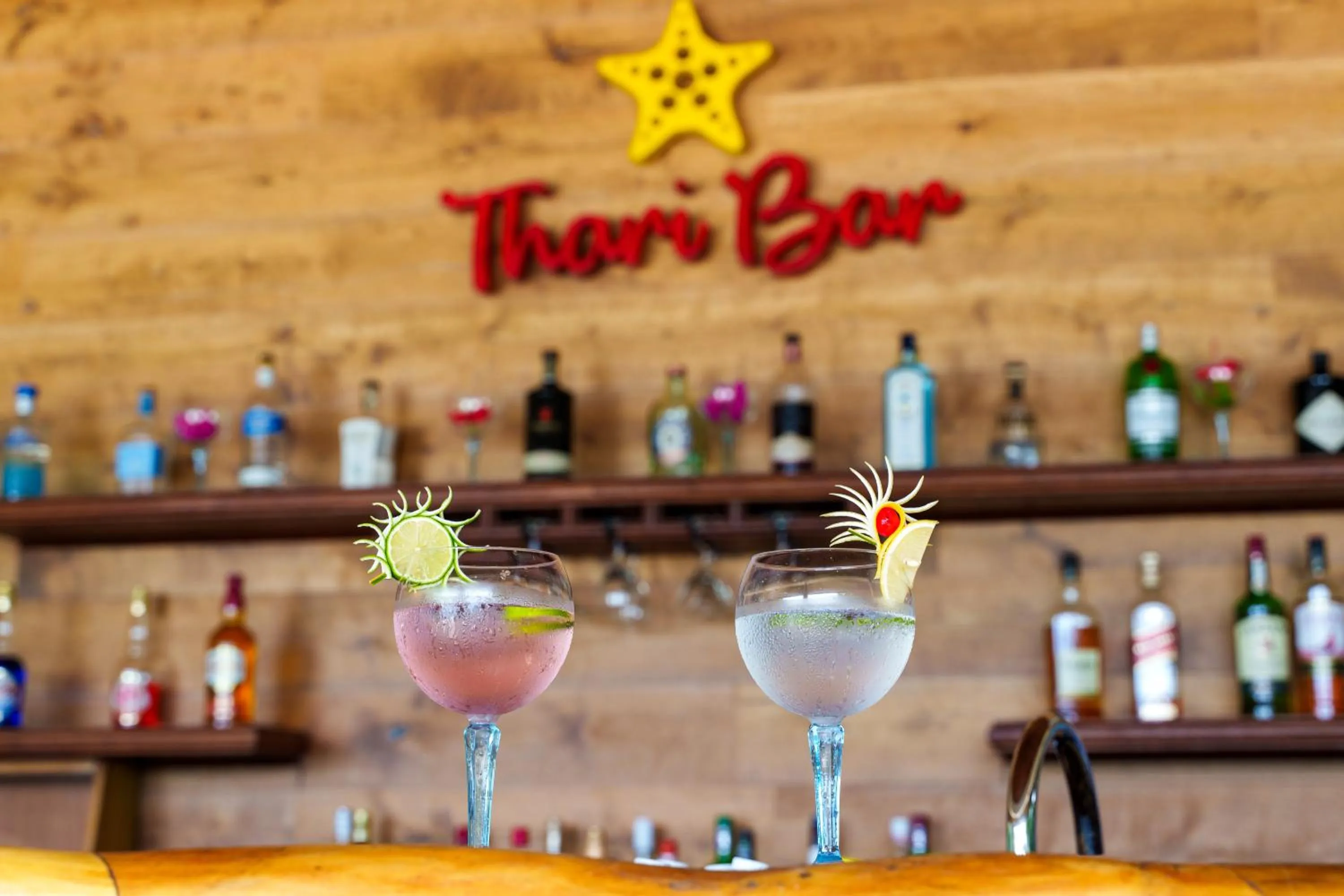 Lounge or bar in Reethi Faru Resort