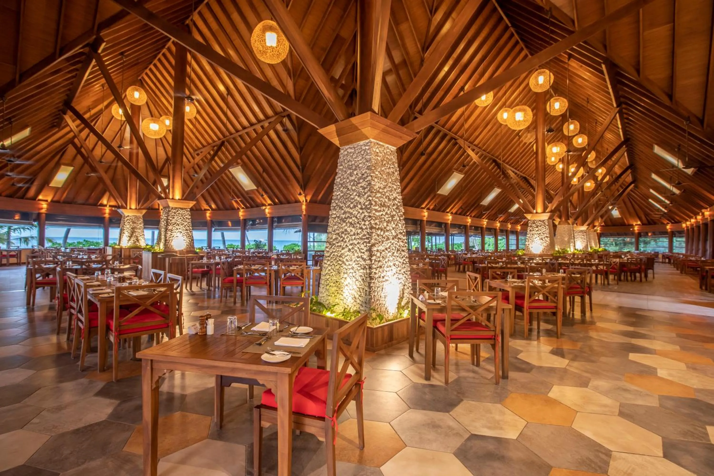 Restaurant/places to eat in Reethi Faru Resort