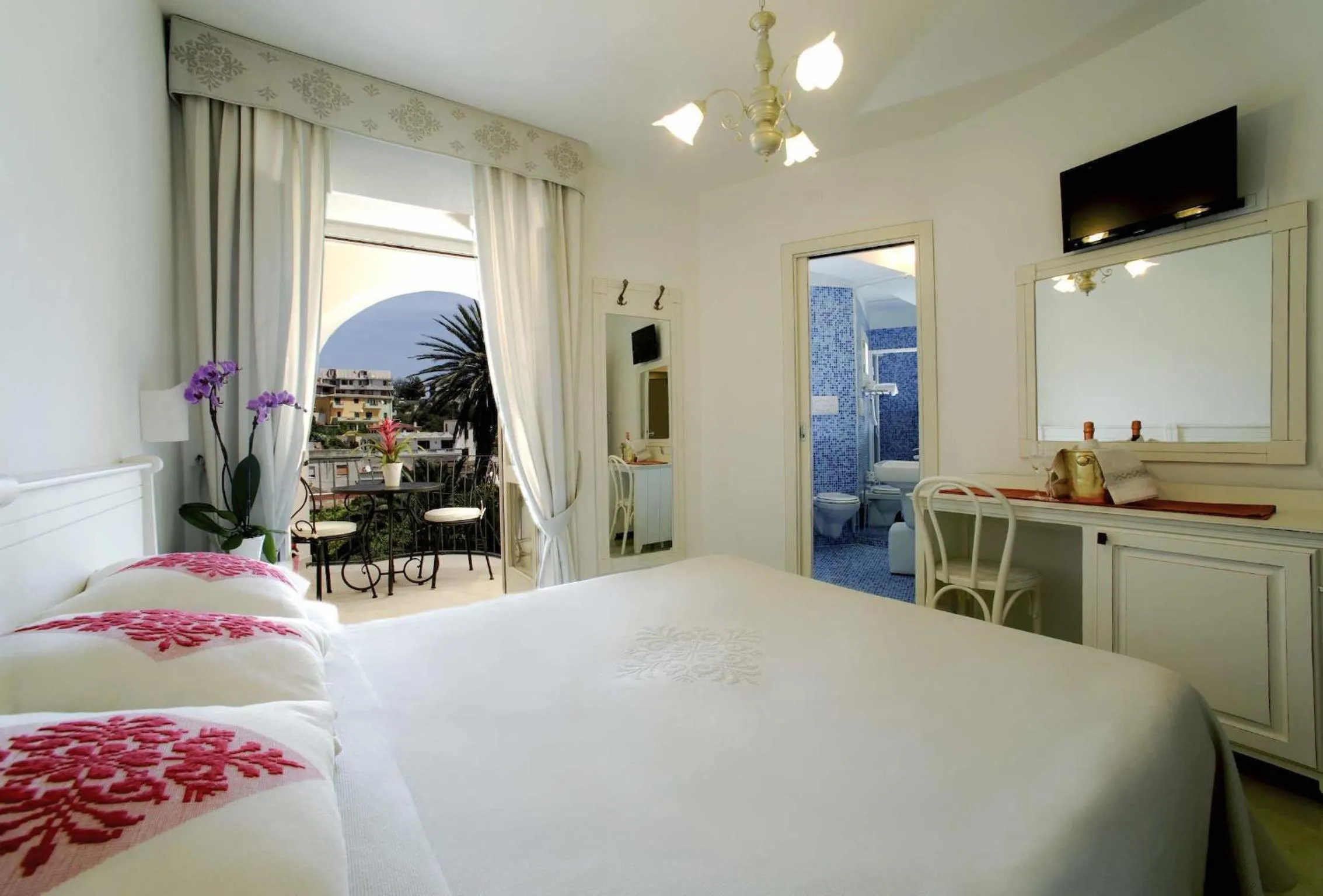 Bedroom in Albergo Diffuso Mannois