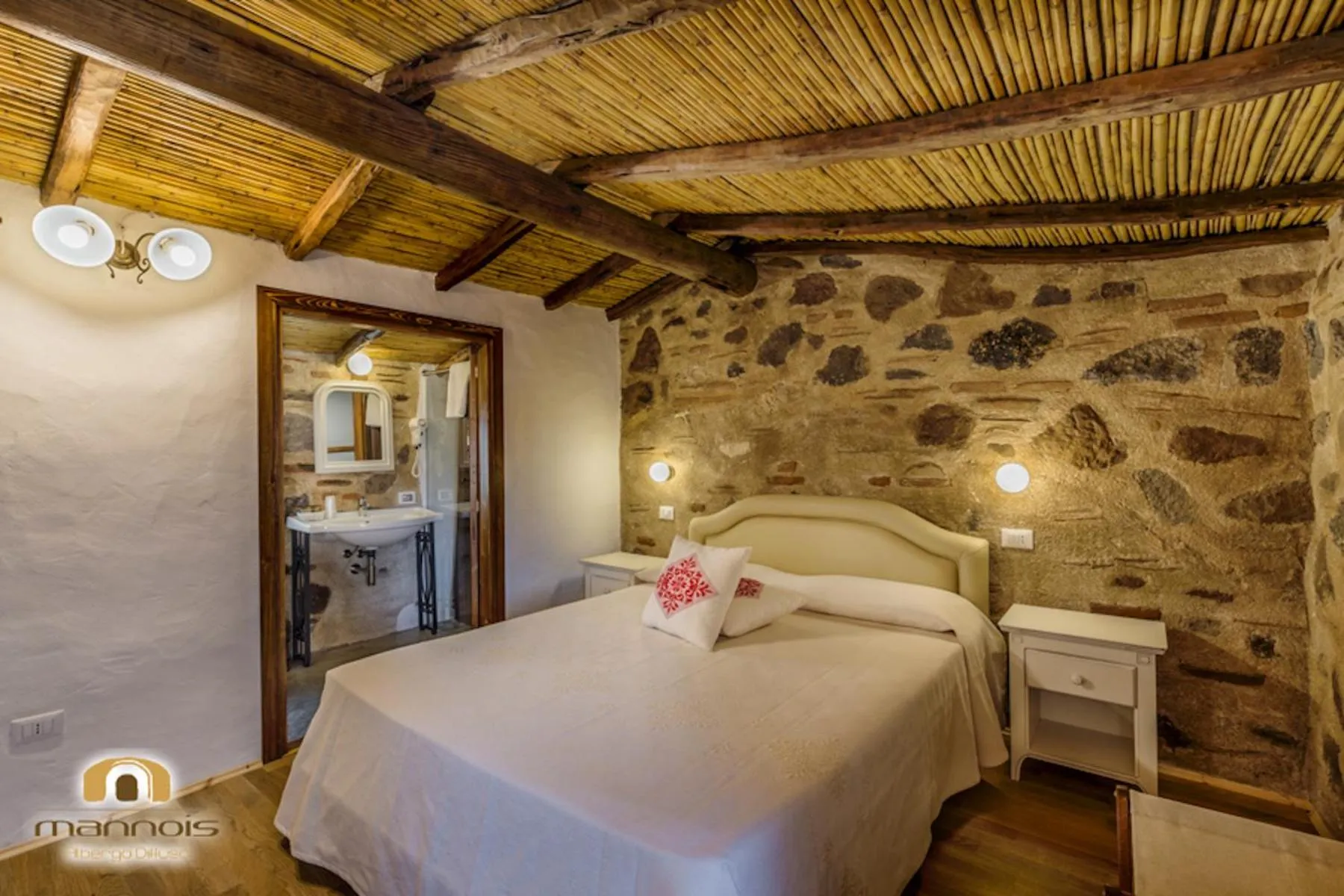 Photo of the whole room in Albergo Diffuso Mannois