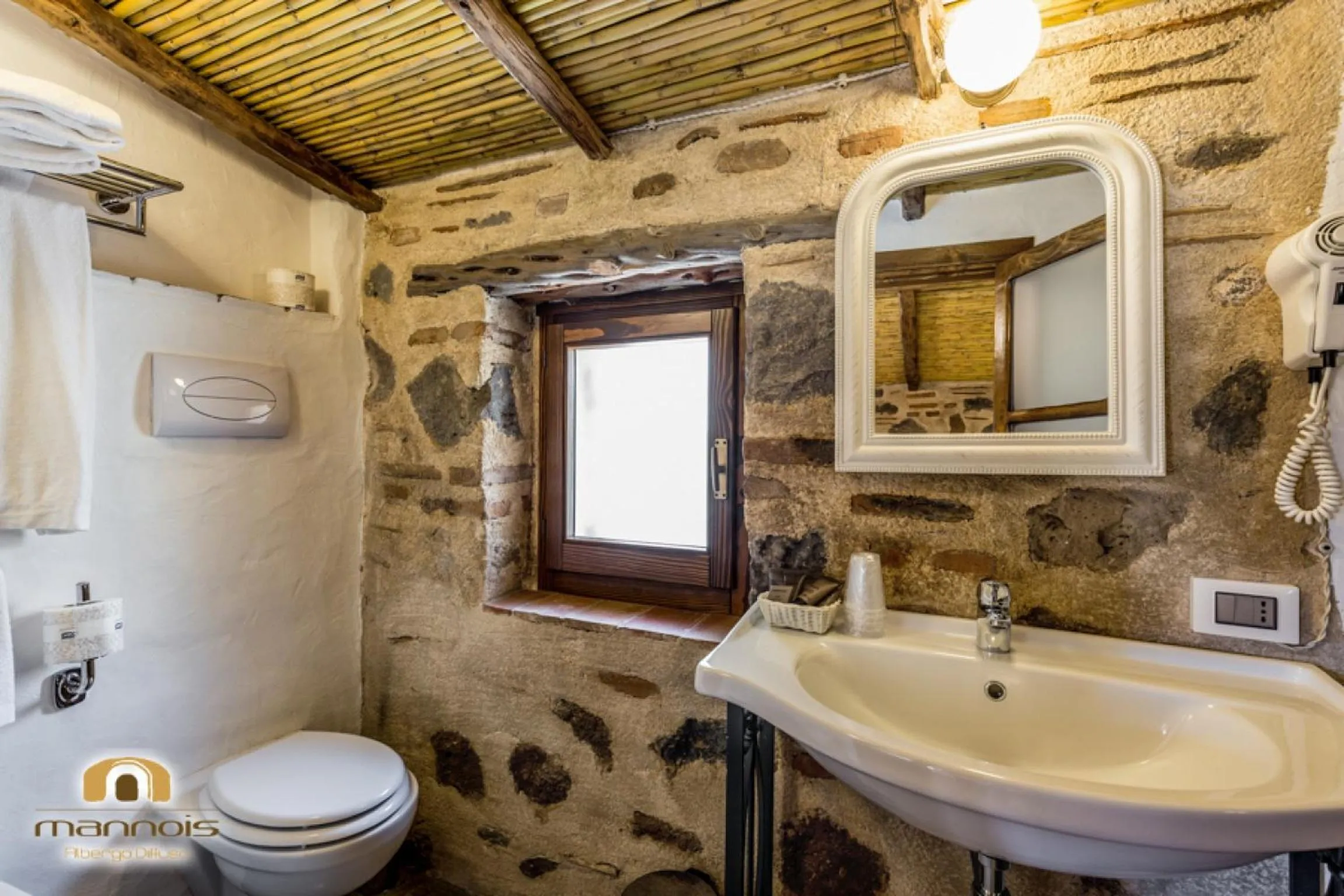 Bathroom in Albergo Diffuso Mannois