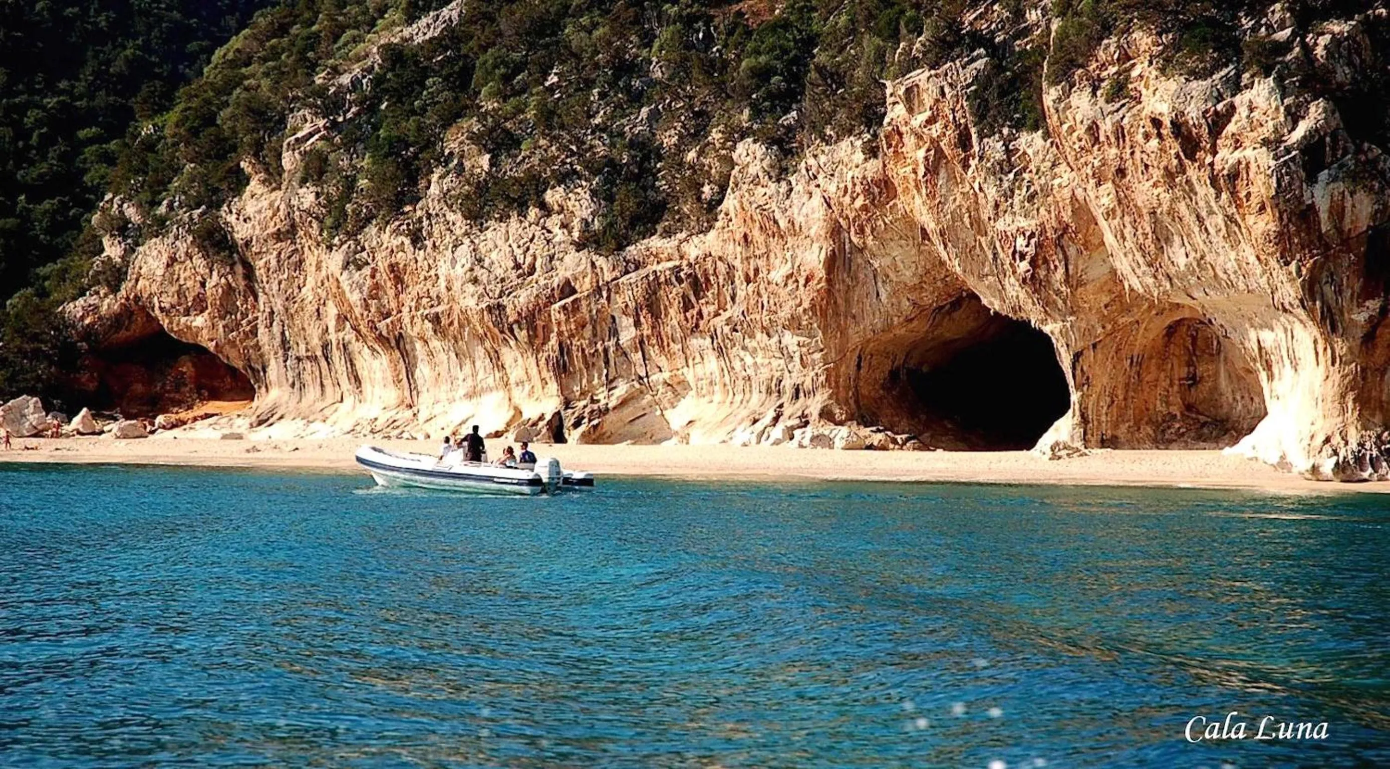 Hiking in Albergo Diffuso Mannois