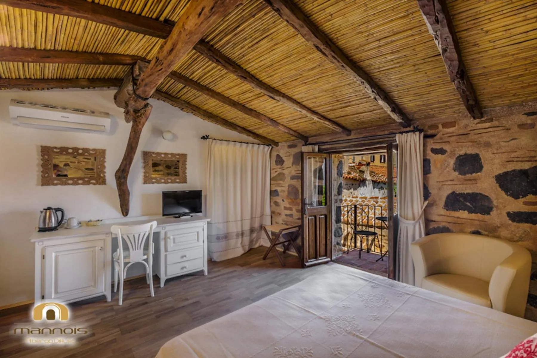 Photo of the whole room in Albergo Diffuso Mannois