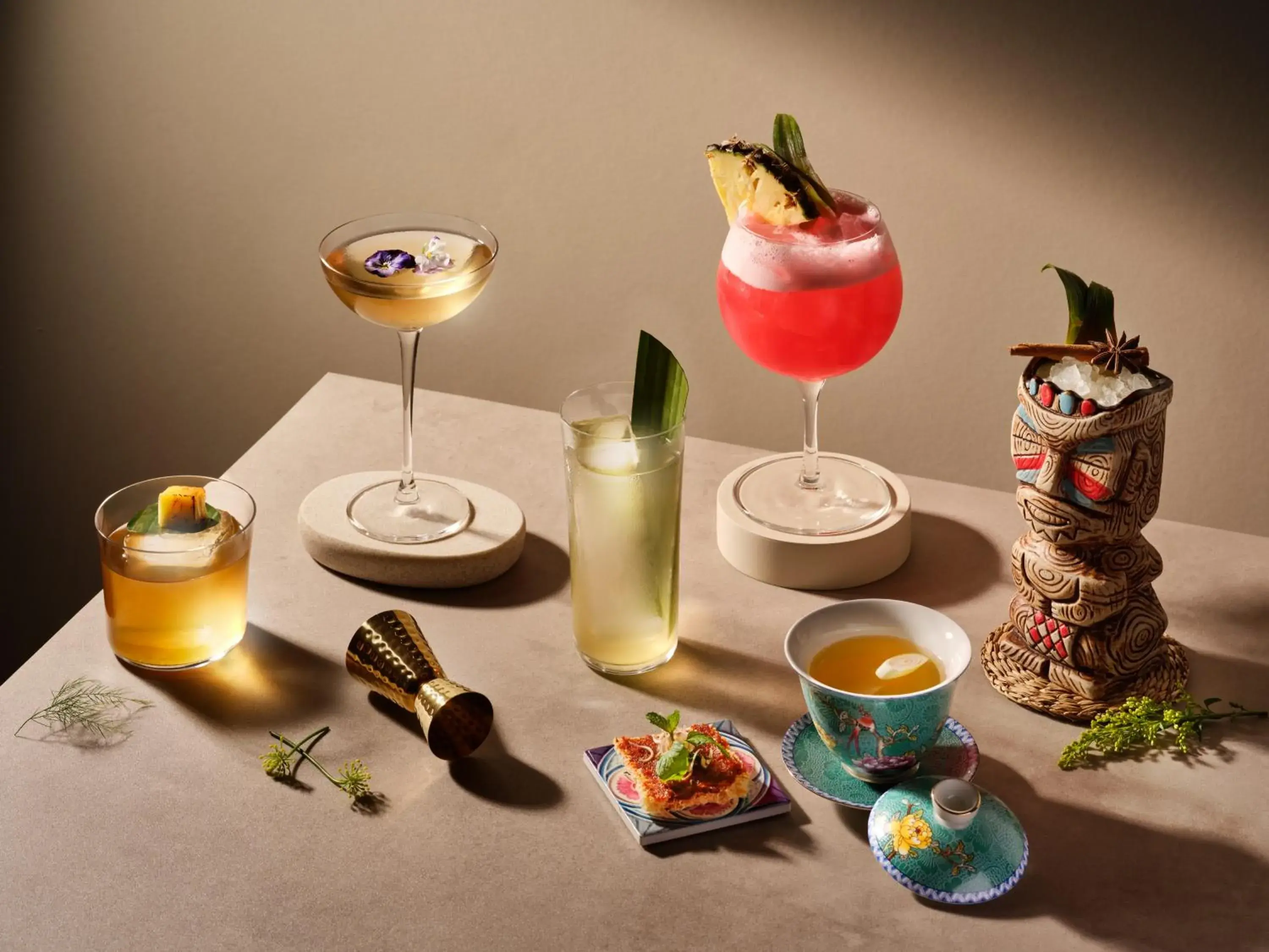 Lounge or bar in Holiday Inn Singapore Atrium by IHG Lounge or bar in Holiday Inn Singapore Atrium by IHG