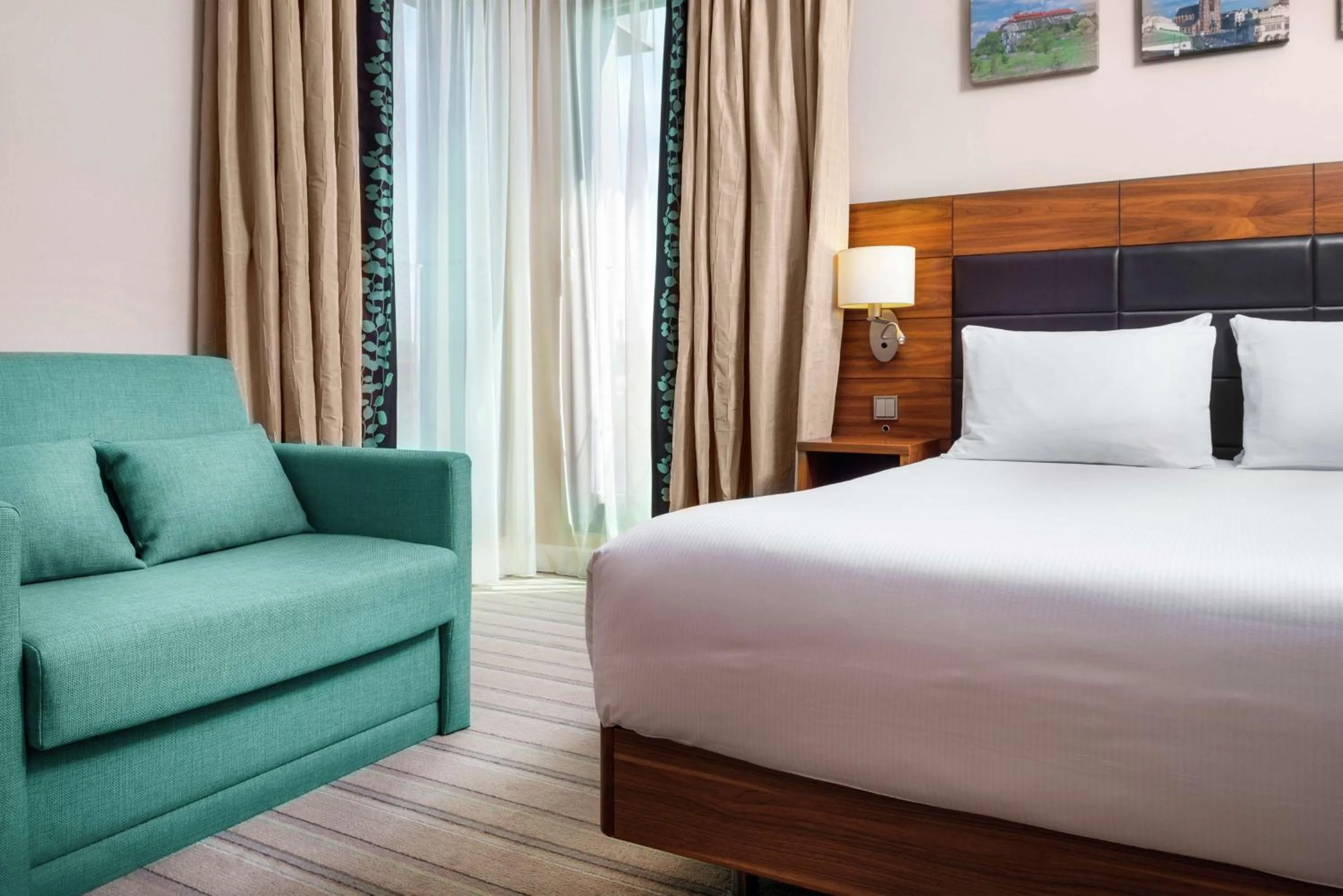 Living room, Bed in Hilton Garden Inn Krakow