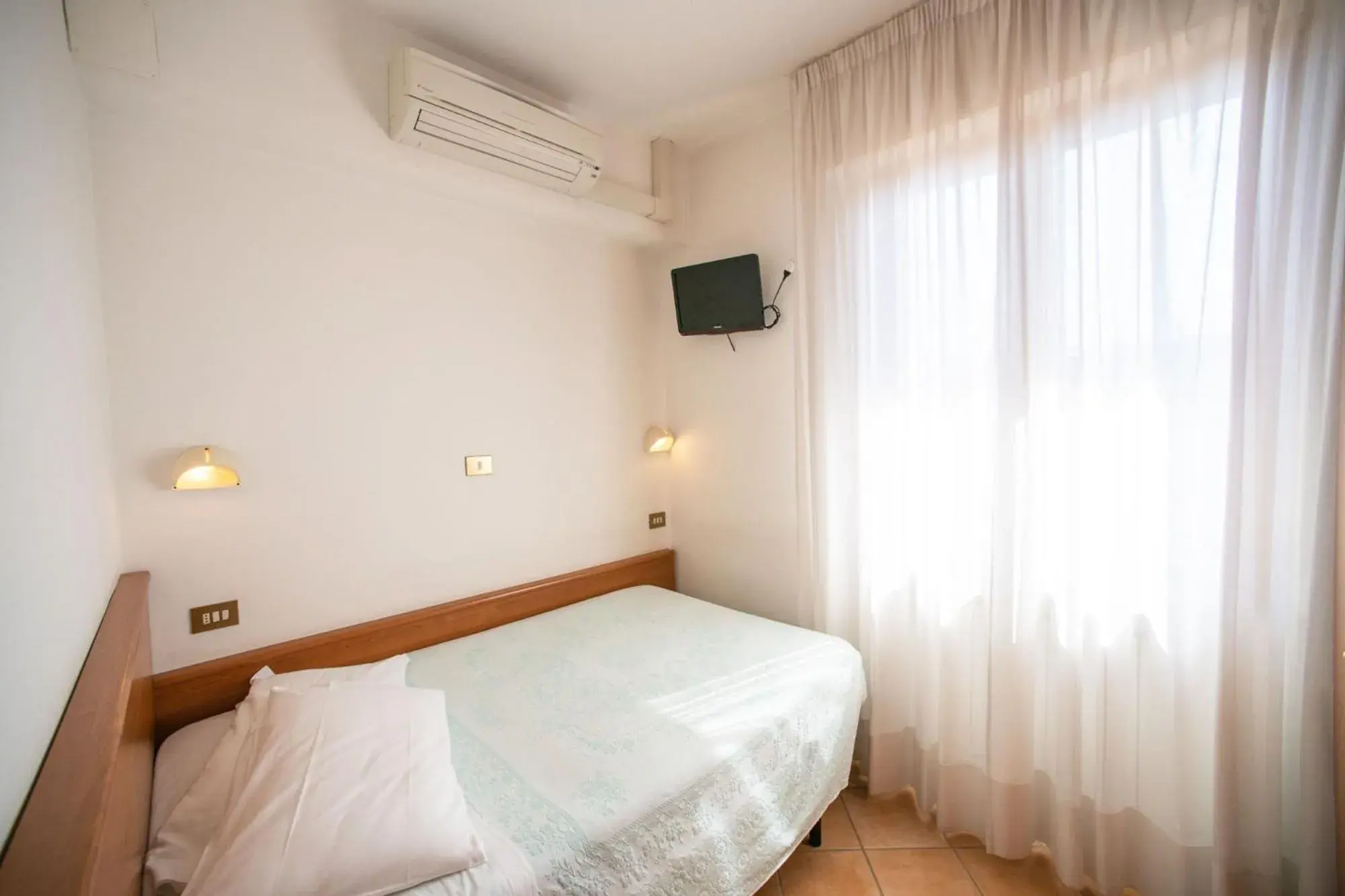 Small Double Room With Small Double Bed in Eco-Hotel Edy Small Double Room With Small Double Bed in Eco-Hotel Edy