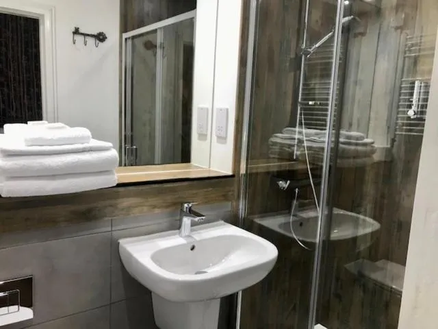 Shower in Lunan House