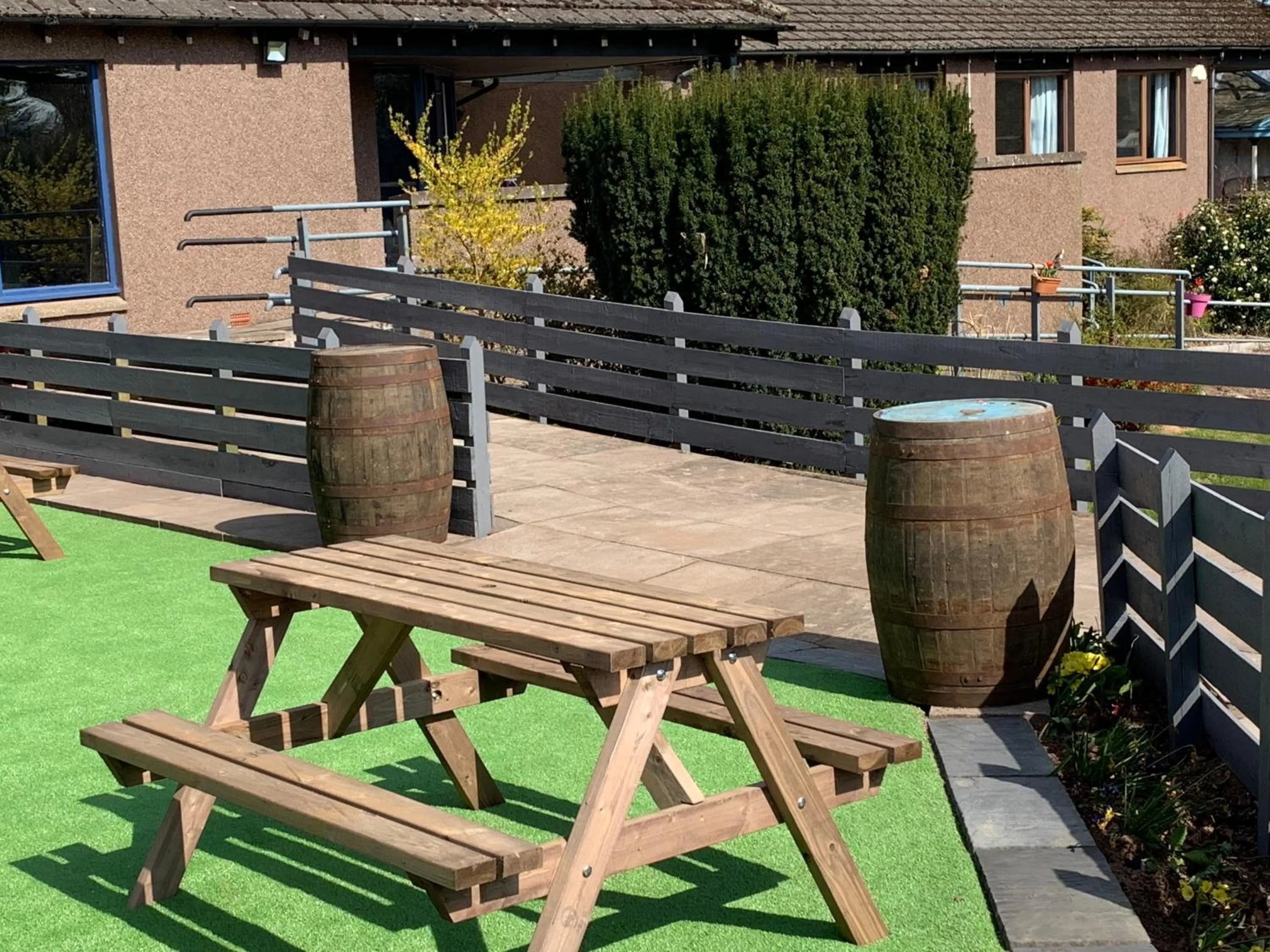 Restaurant/places to eat in Lunan House