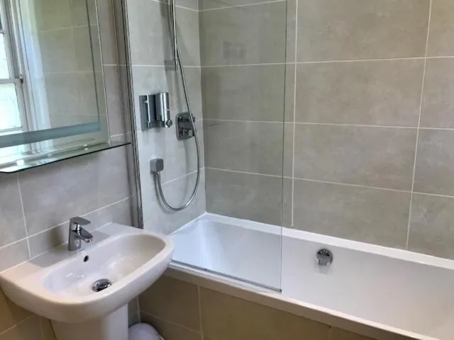 Shower in Lunan House