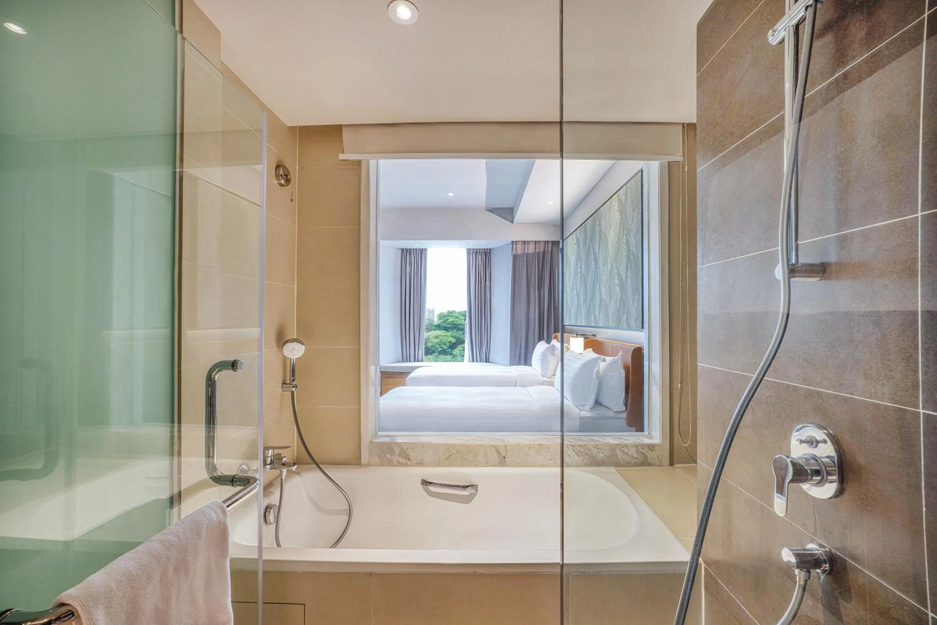 Bath, Bed in Wyndham Singapore Hotel