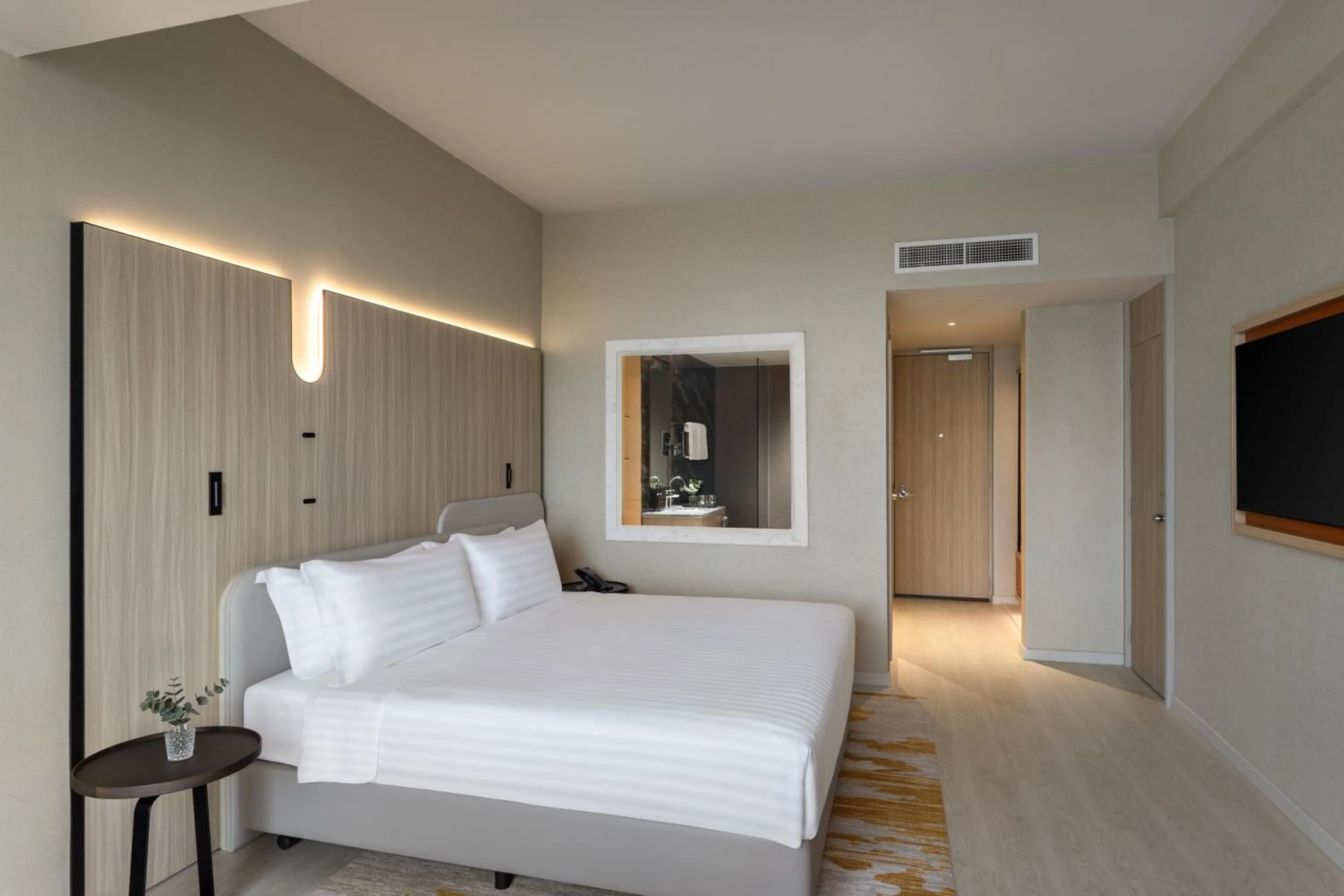 Bedroom, Bed in Wyndham Singapore Hotel