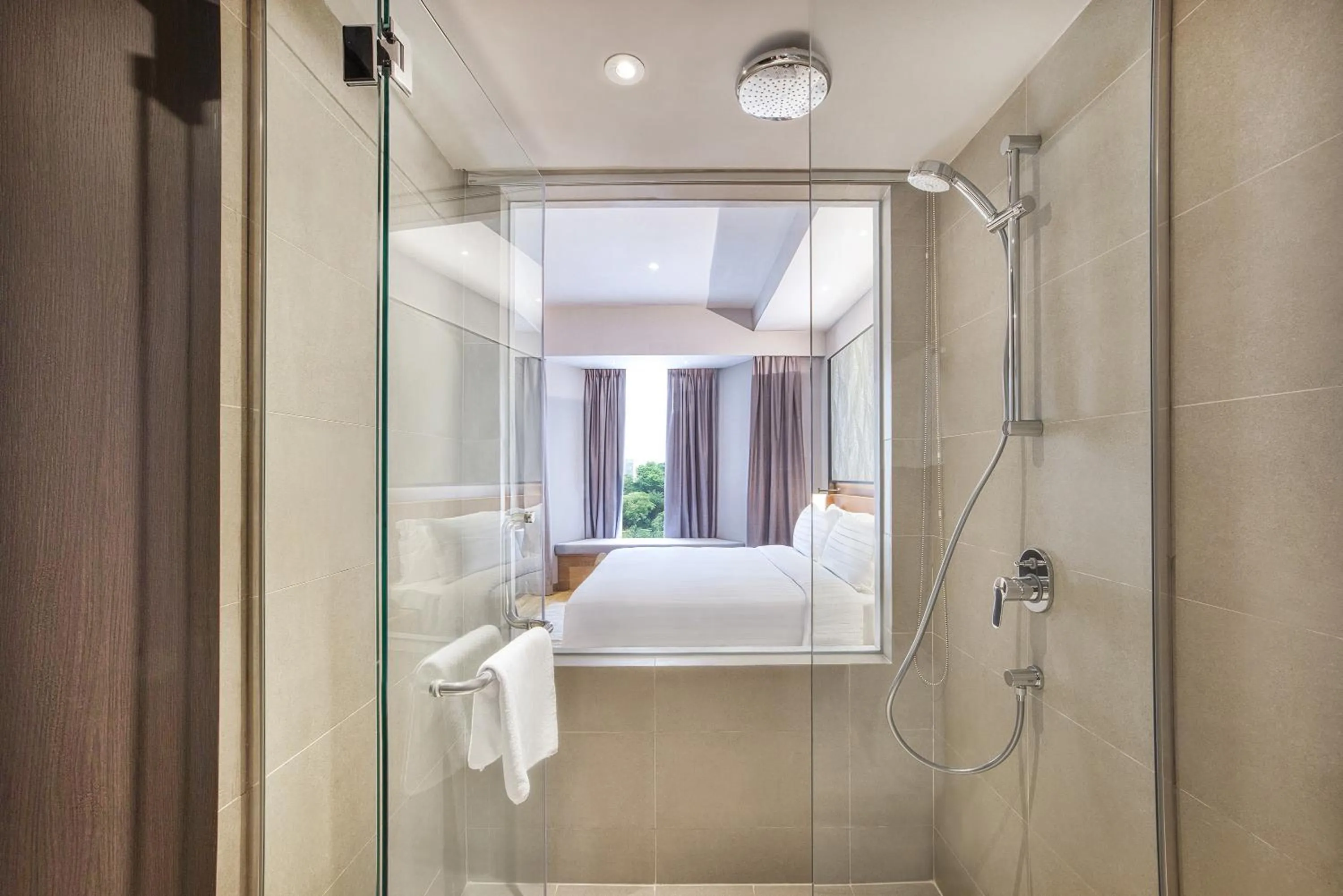 Bath, Bed in Wyndham Singapore Hotel