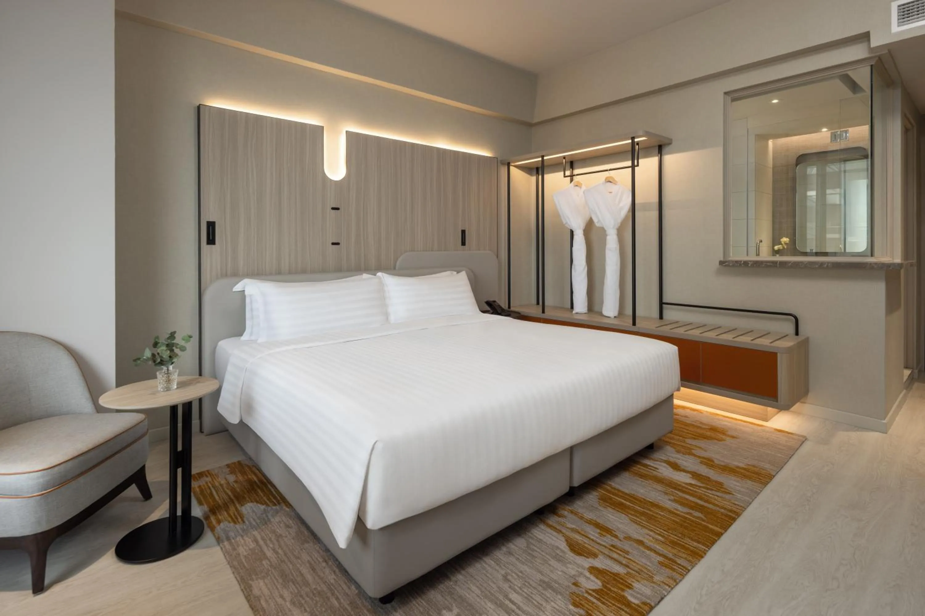 Bedroom, Bed in Wyndham Singapore Hotel