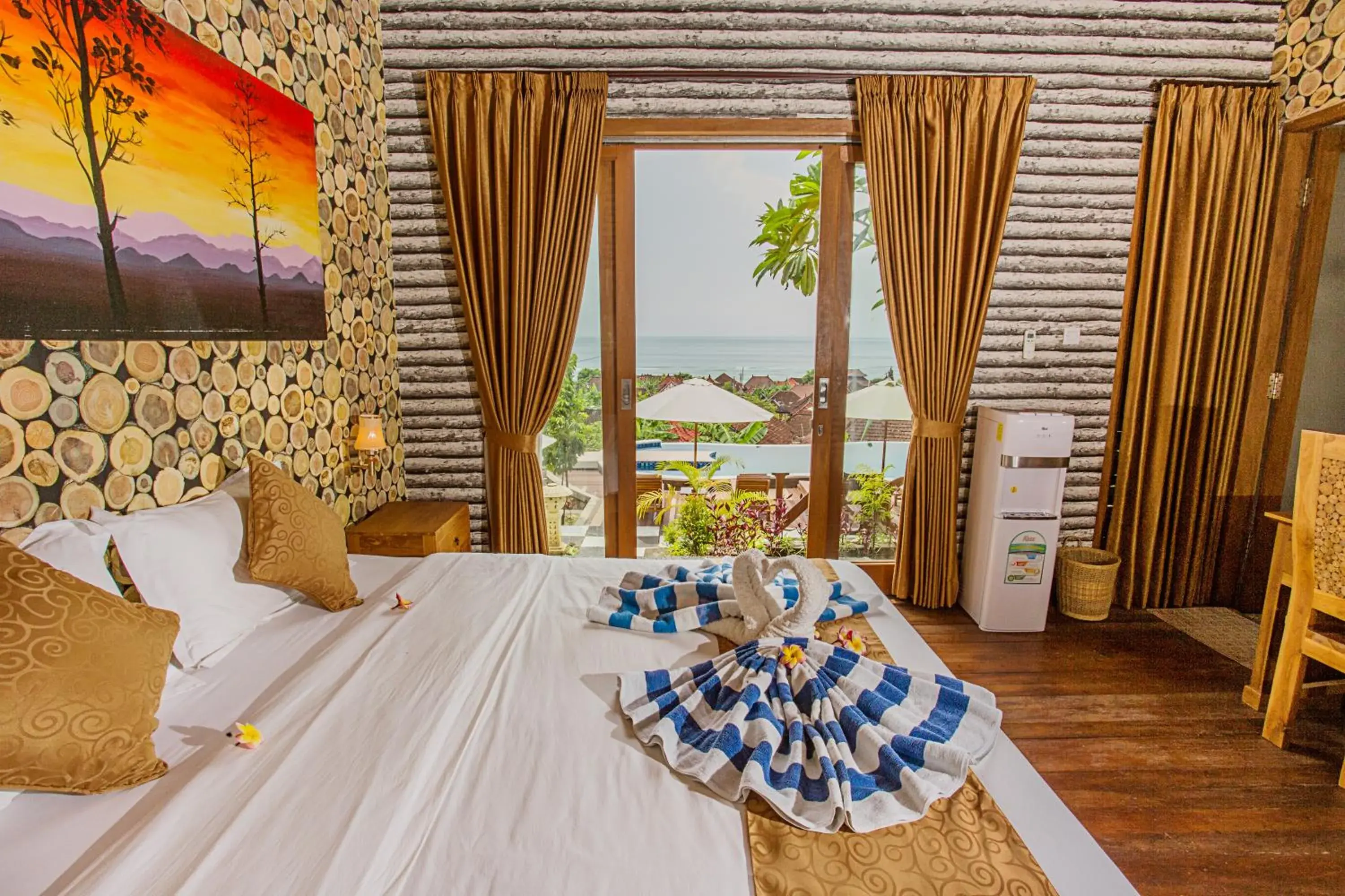 Deluxe Double Room (2 Adults + 1 Child) in Kabeh Jati Garden Villa & Restaurant Deluxe Double Room (2 Adults + 1 Child) in Kabeh Jati Garden Villa & Restaurant