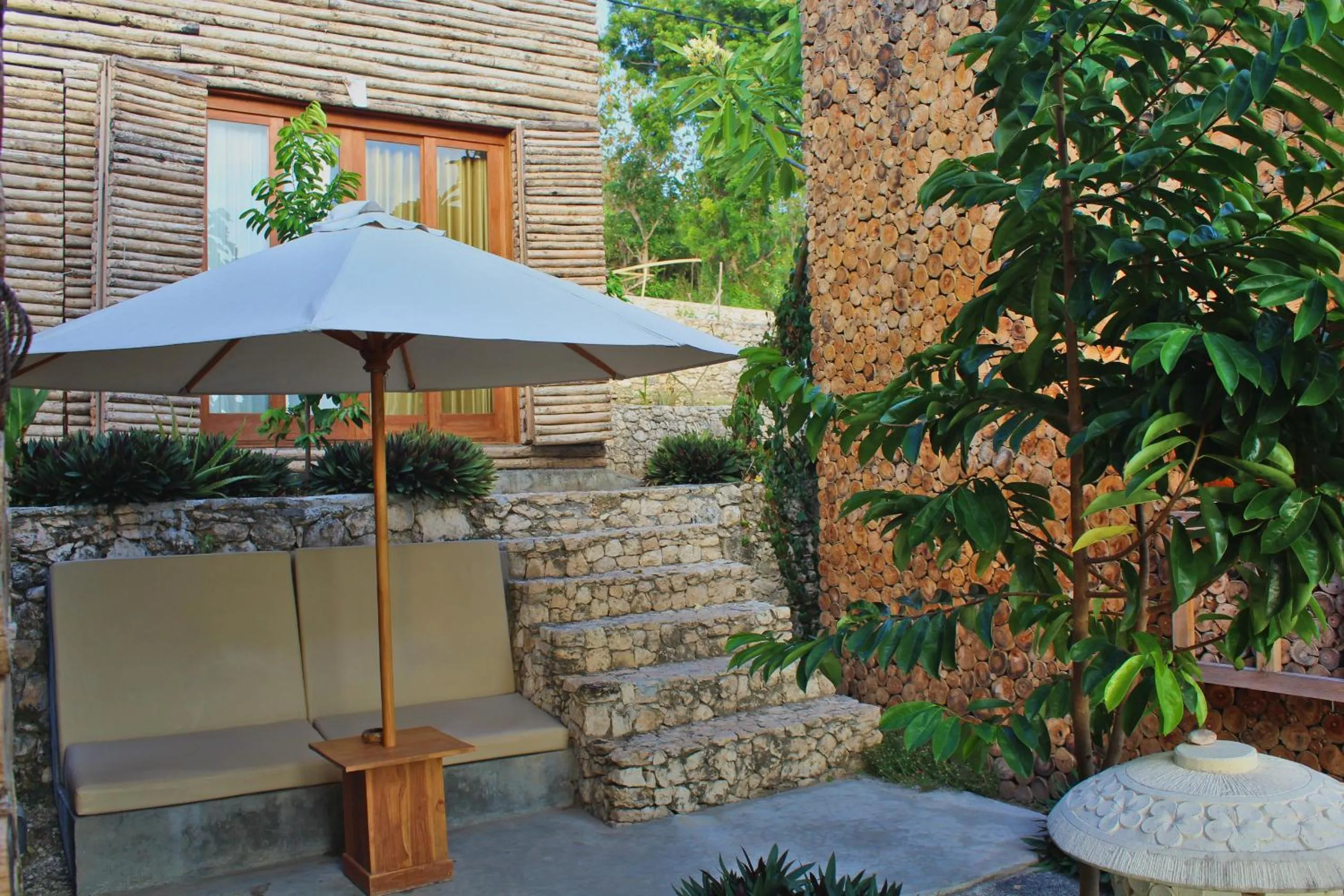 Patio in Kabeh Jati Garden Villa & Restaurant