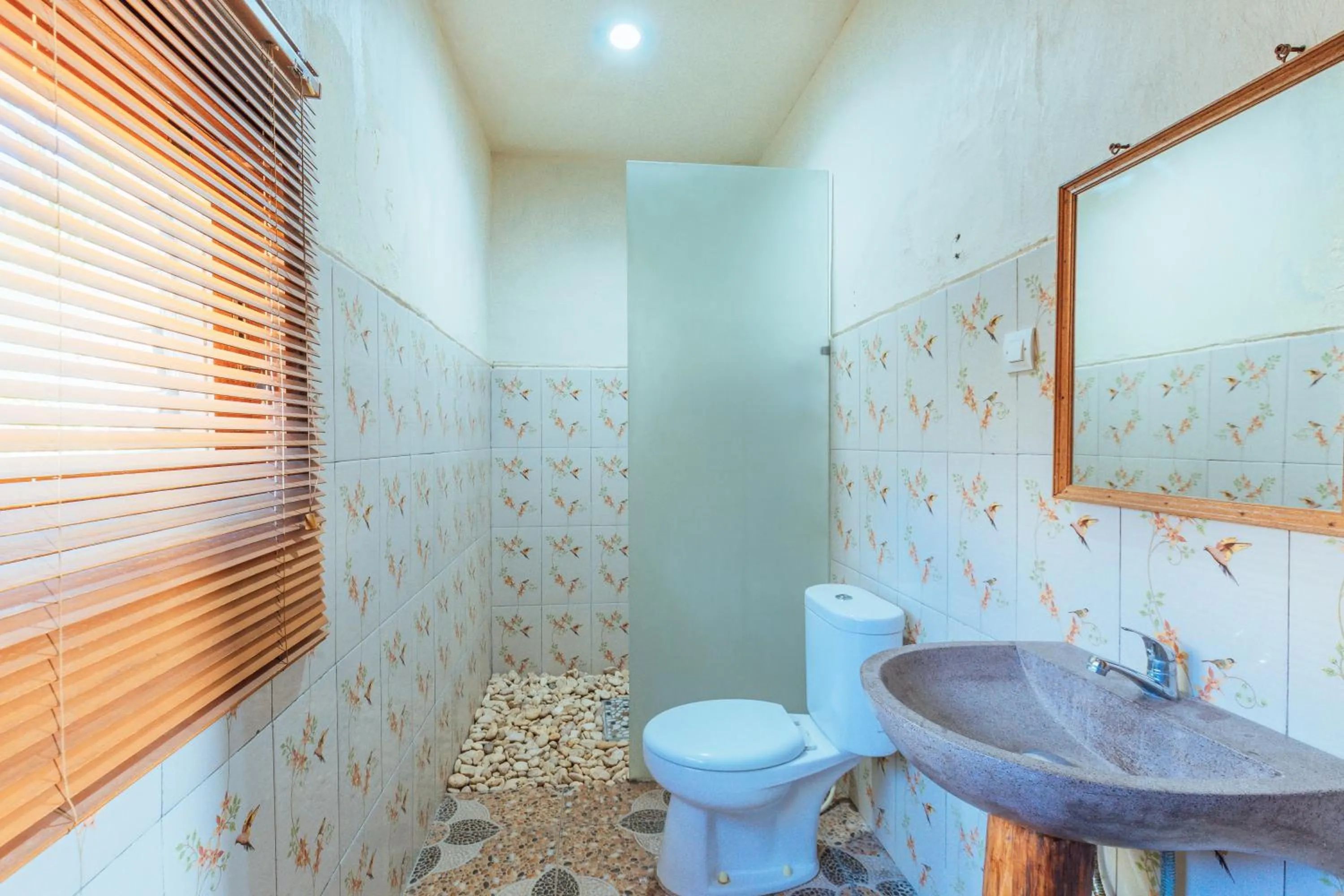 Toilet in Kabeh Jati Garden Villa & Restaurant