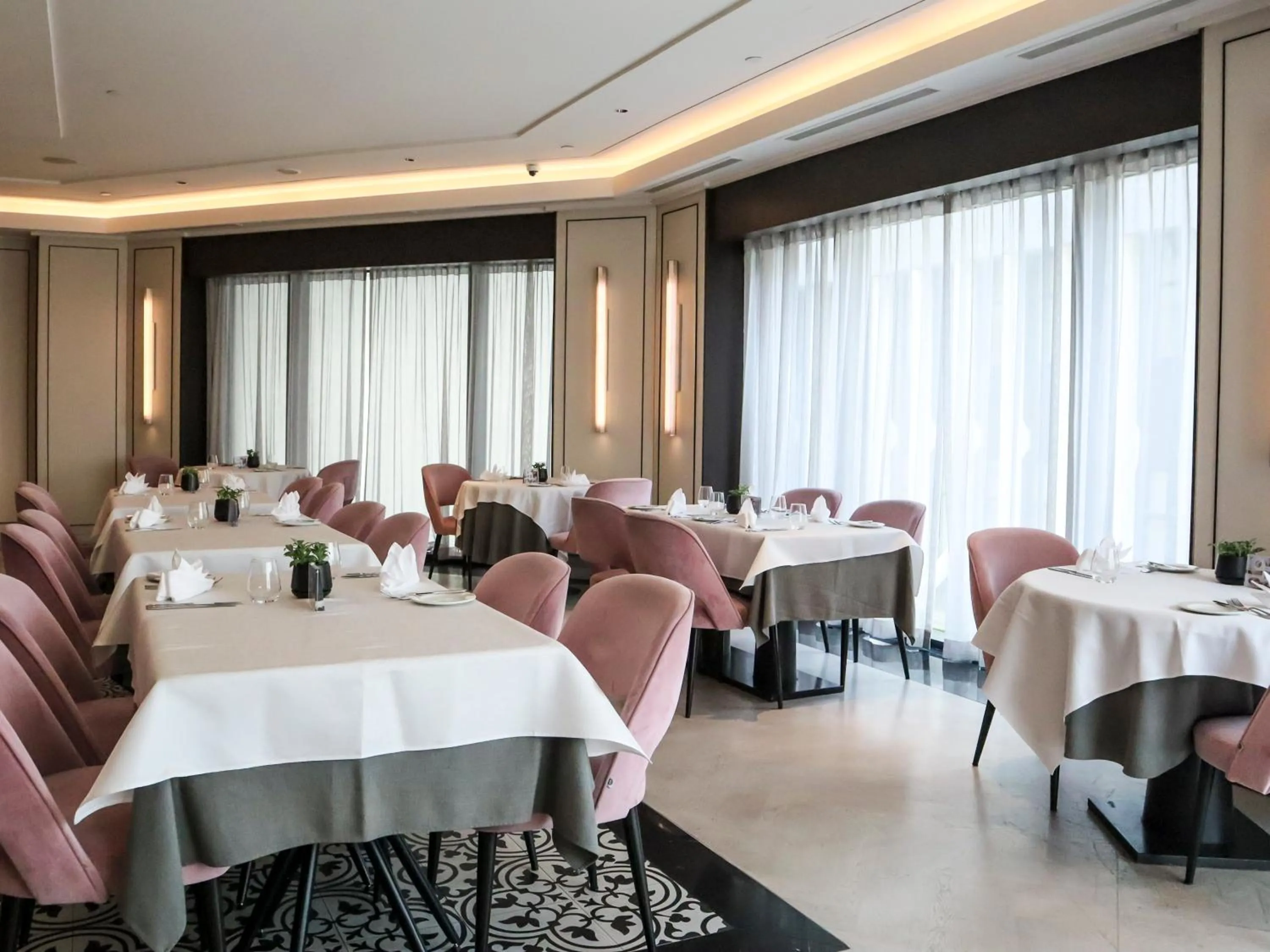 Restaurant/places to eat in Grand Park City Hall