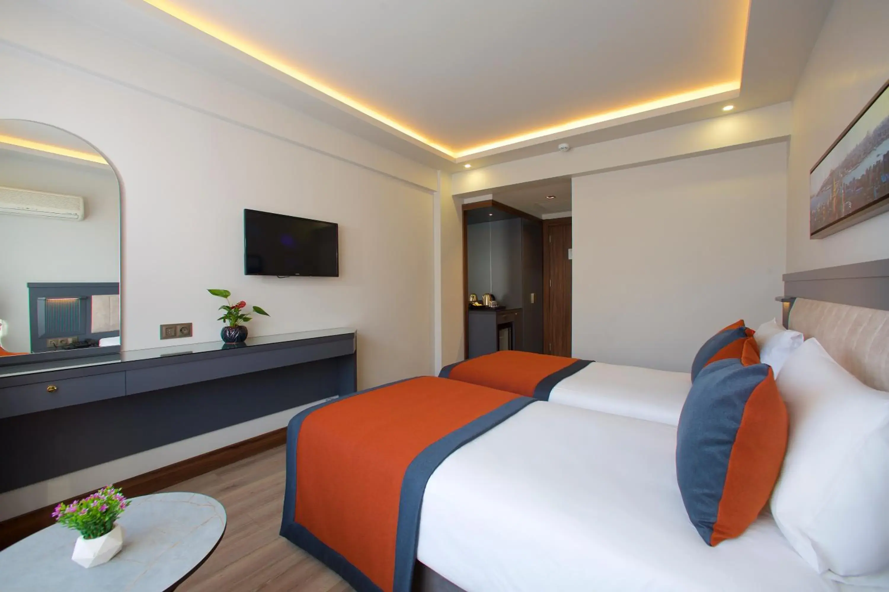 Budget Twin Room in Hotel Eyfel Budget Twin Room in Hotel Eyfel