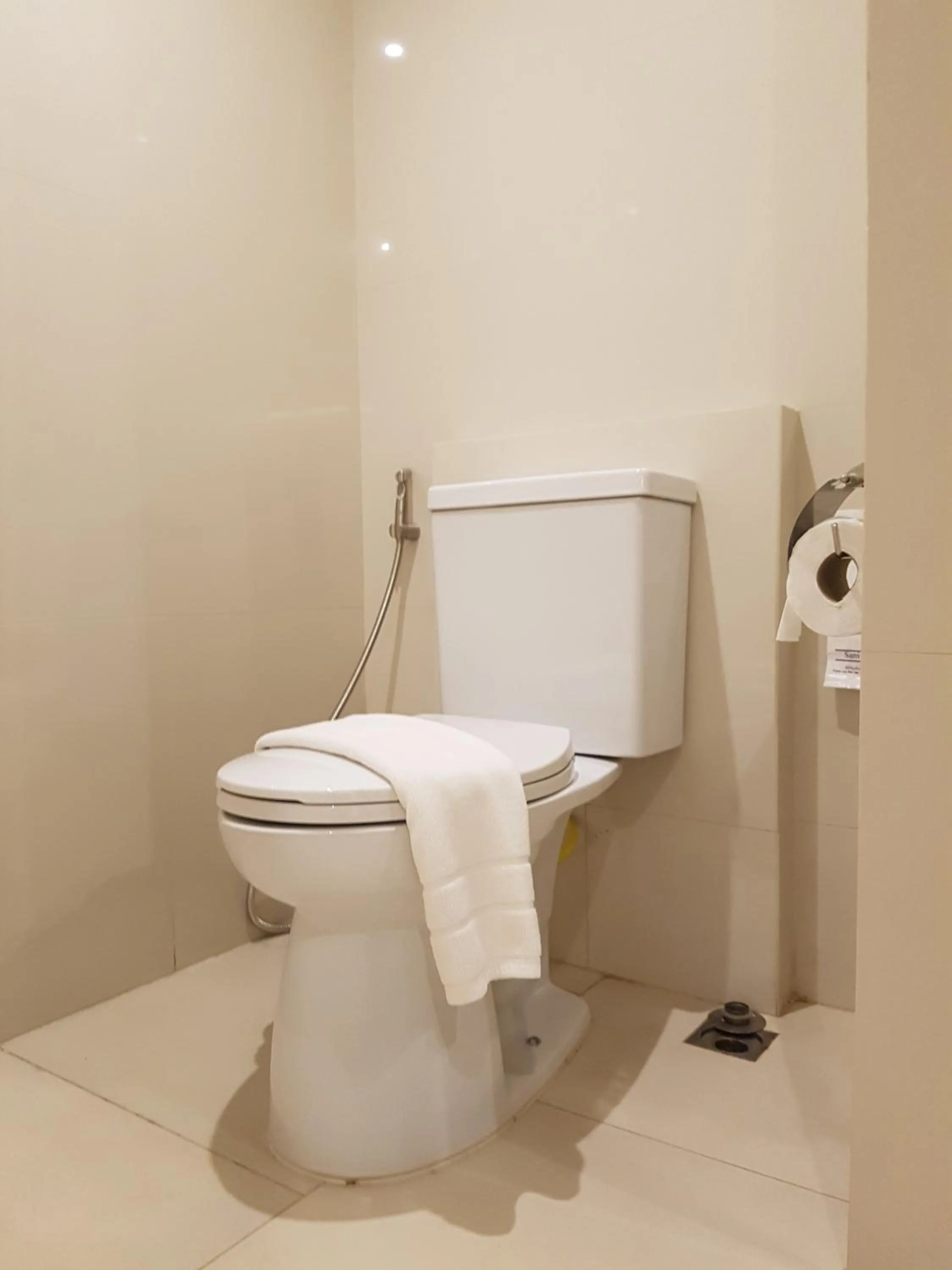 Toilet in The Whisper Hotel