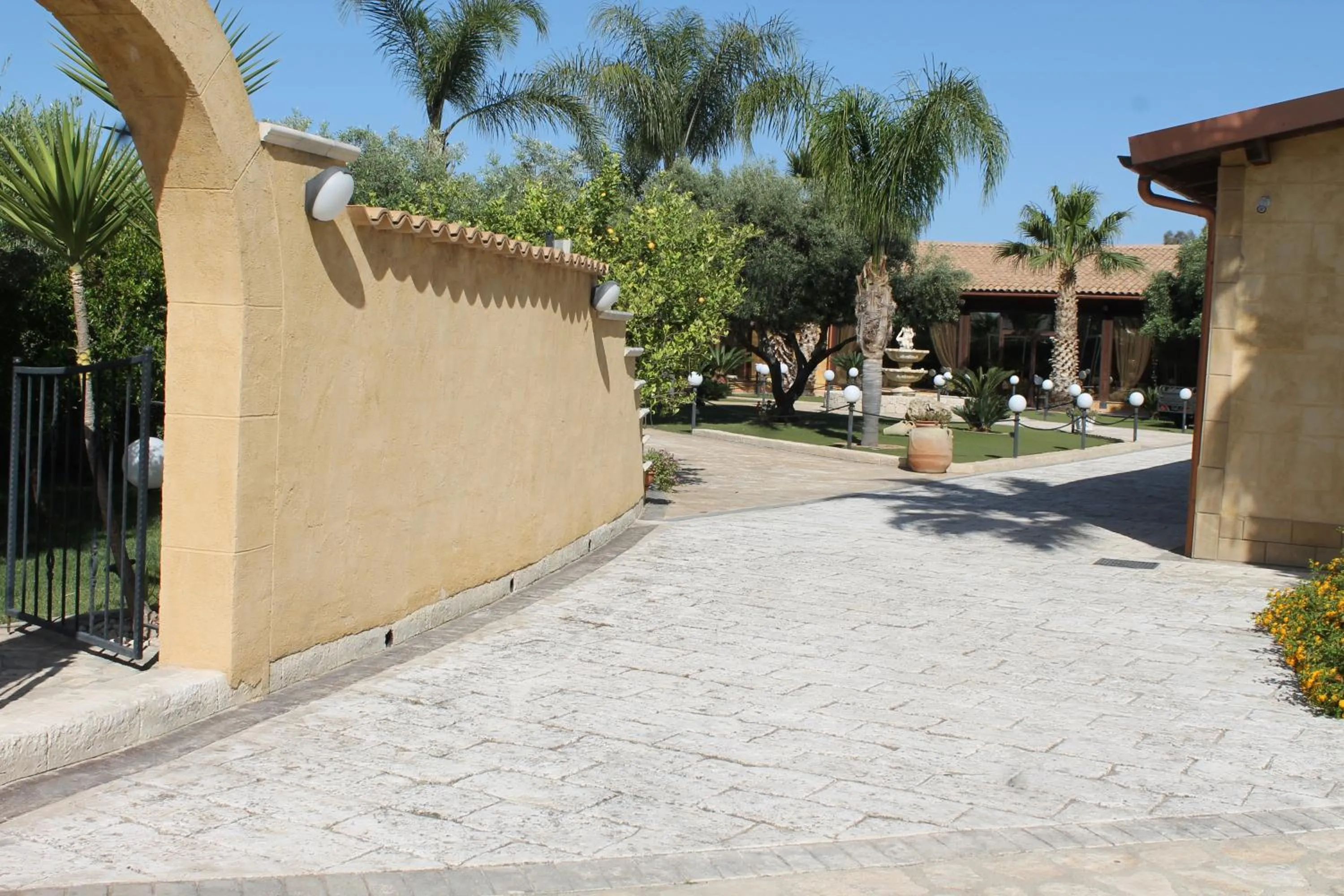 Facade/entrance in Villa Alisia