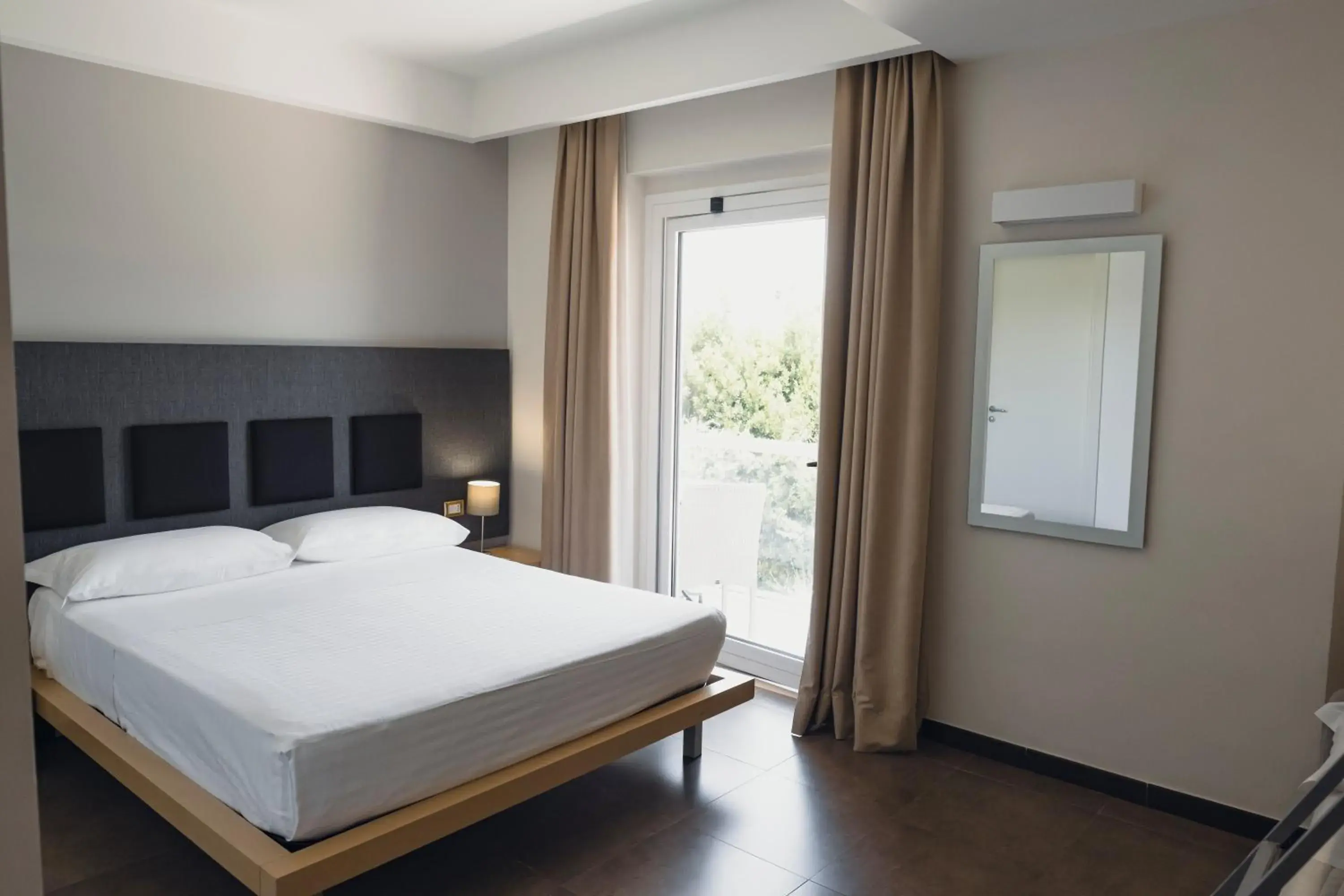 Quadruple Room in Modica Palace Hotel Quadruple Room in Modica Palace Hotel