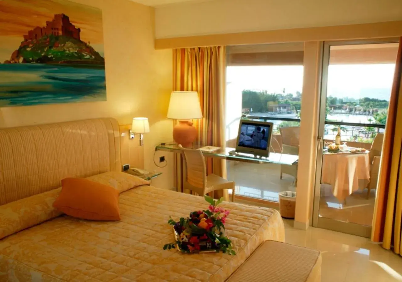 Bed in Acacia Resort Bed in Acacia Resort