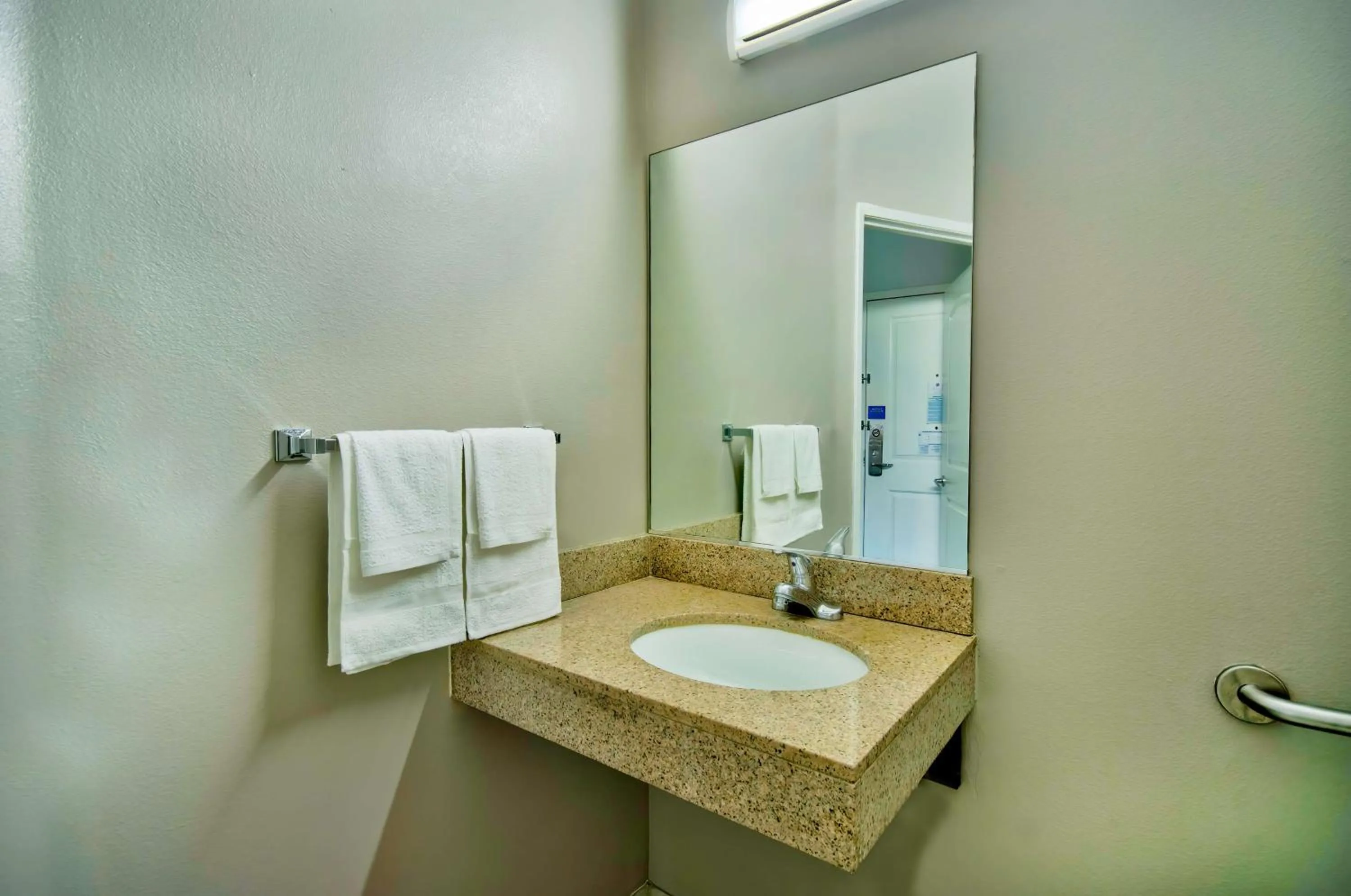Bathroom in Studio 6-Bakersfield, CA