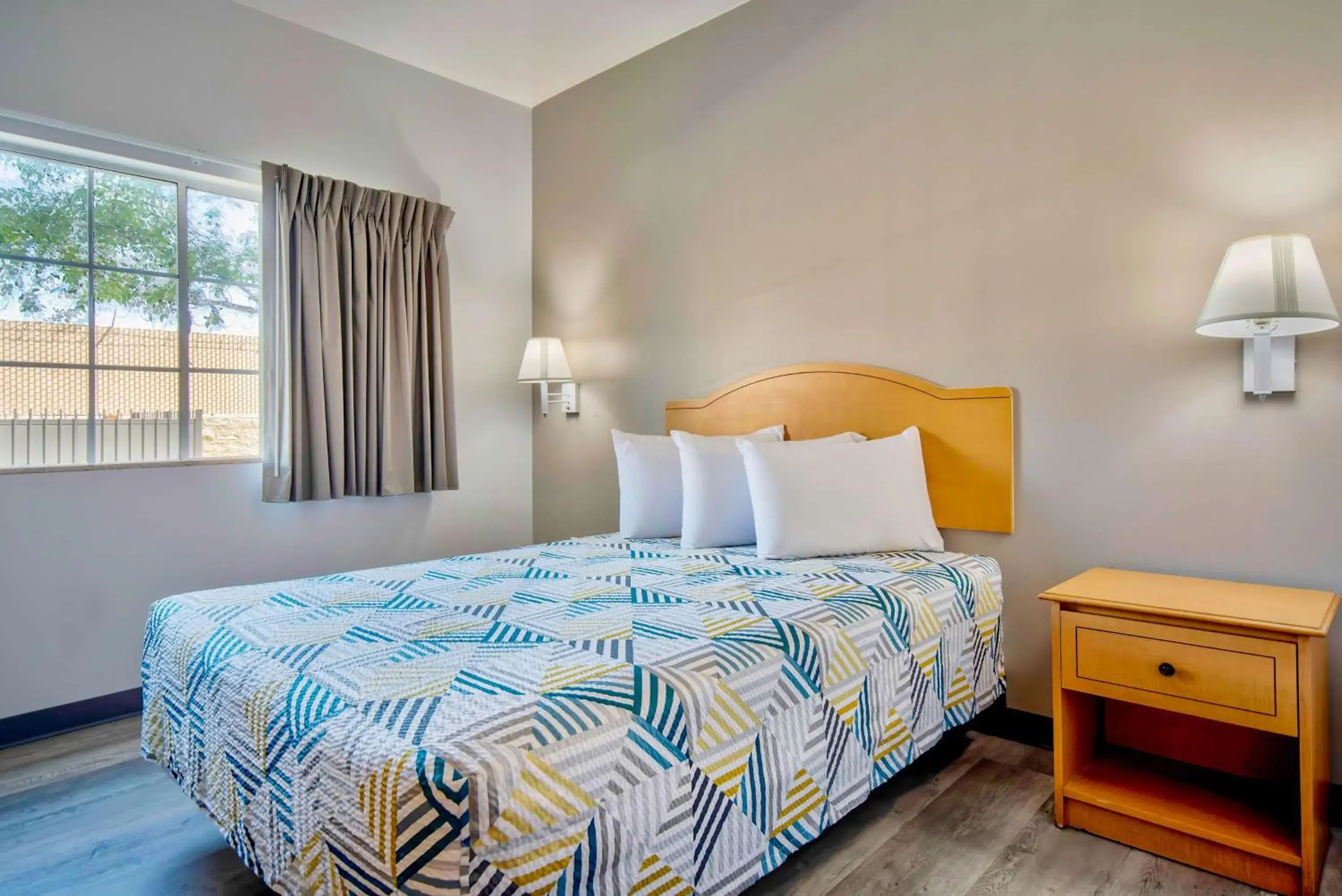 Bedroom, Bed in Studio 6-Bakersfield, CA Bedroom, Bed in Studio 6-Bakersfield, CA