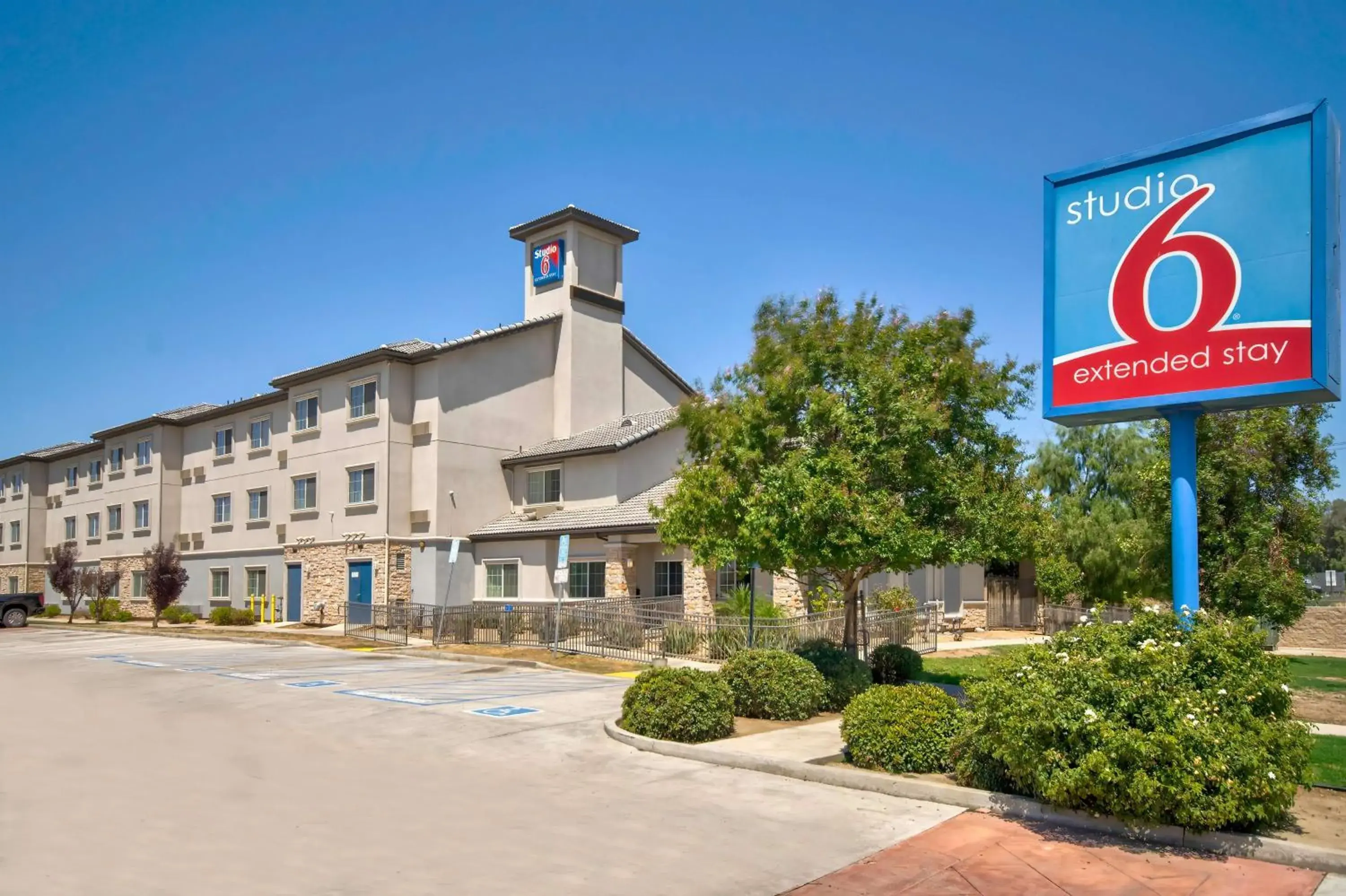 Property building in Studio 6-Bakersfield, CA Property building in Studio 6-Bakersfield, CA