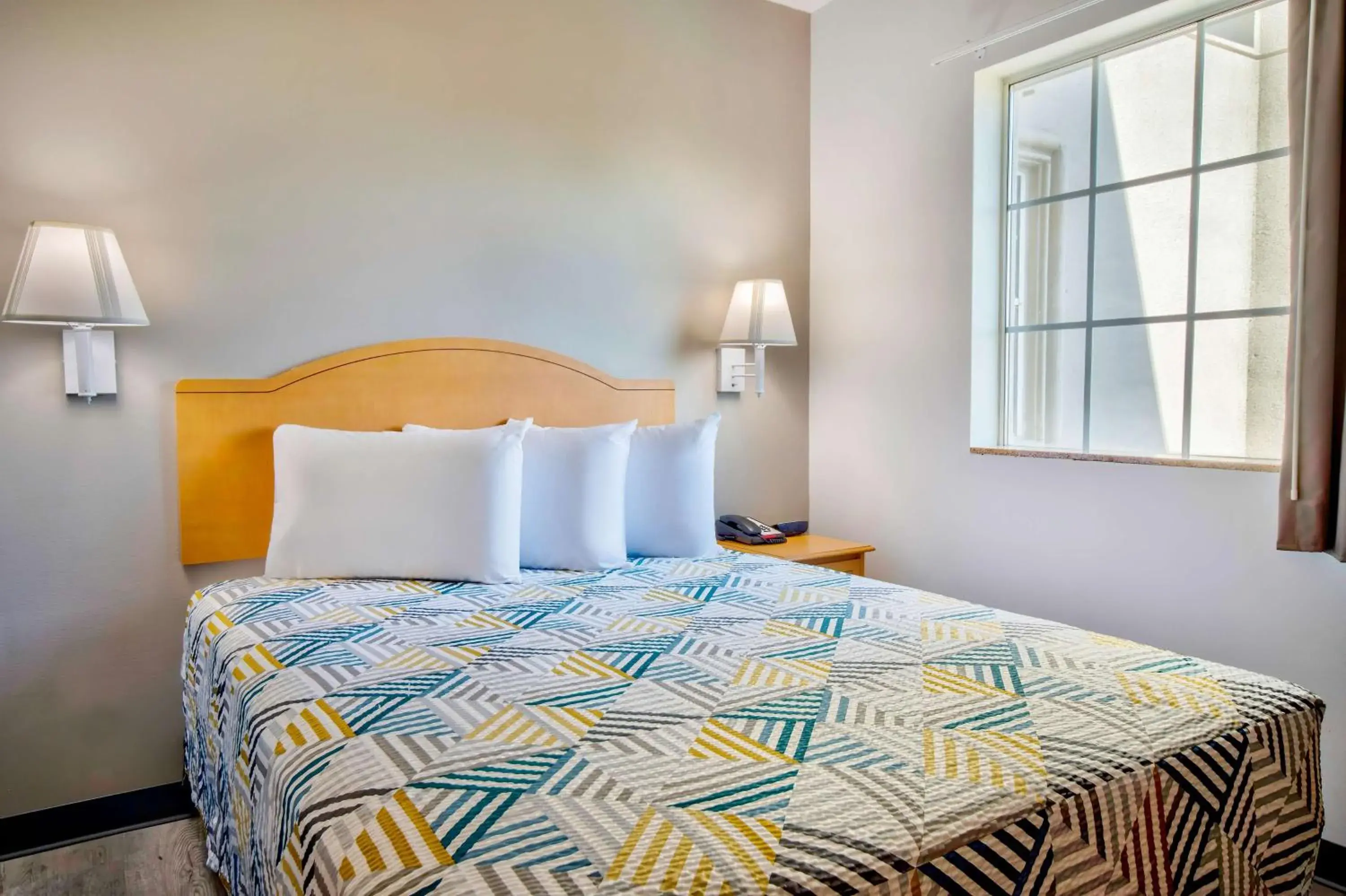 Bedroom, Bed in Studio 6-Bakersfield, CA Bedroom, Bed in Studio 6-Bakersfield, CA