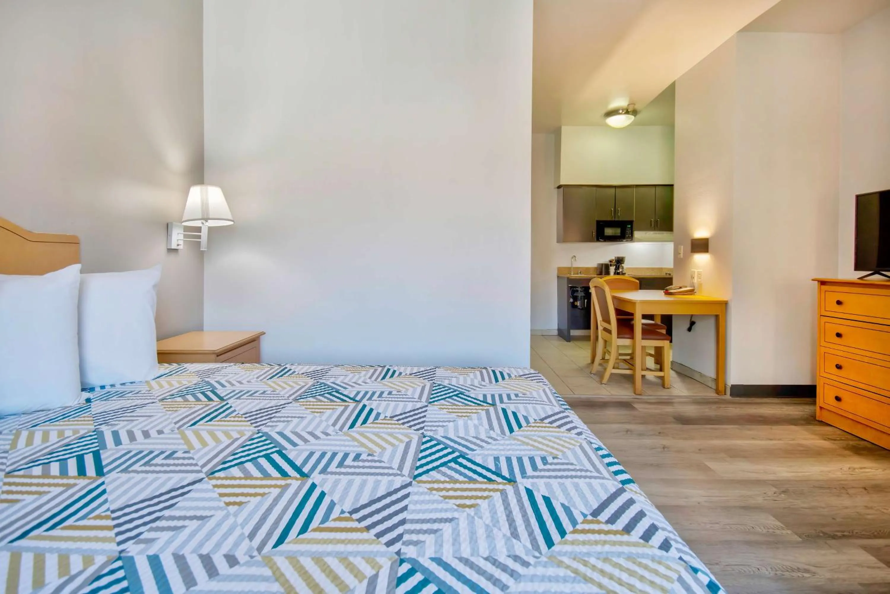 Bedroom, Bed in Studio 6-Bakersfield, CA