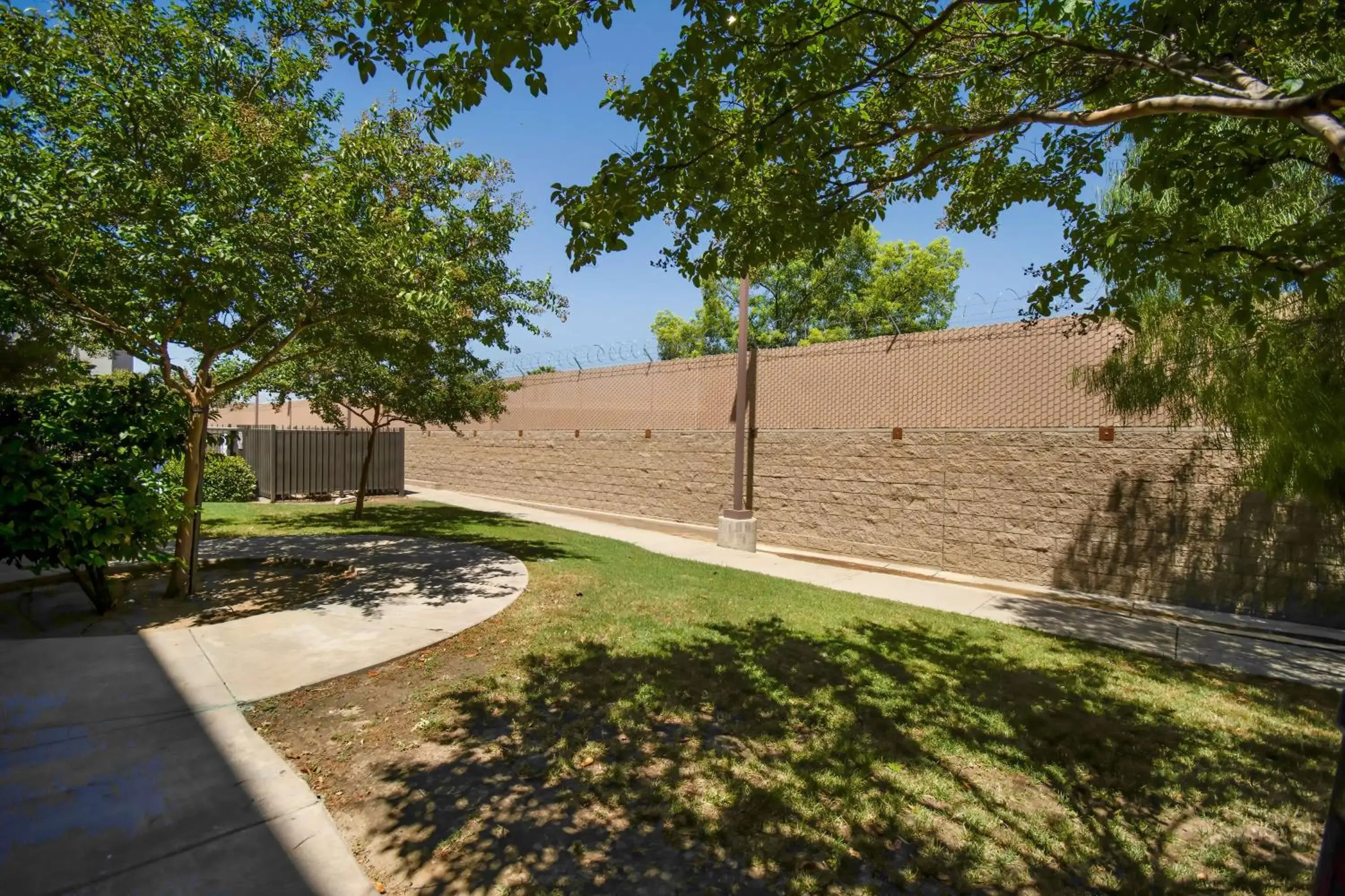 Property building in Studio 6-Bakersfield, CA Property building in Studio 6-Bakersfield, CA