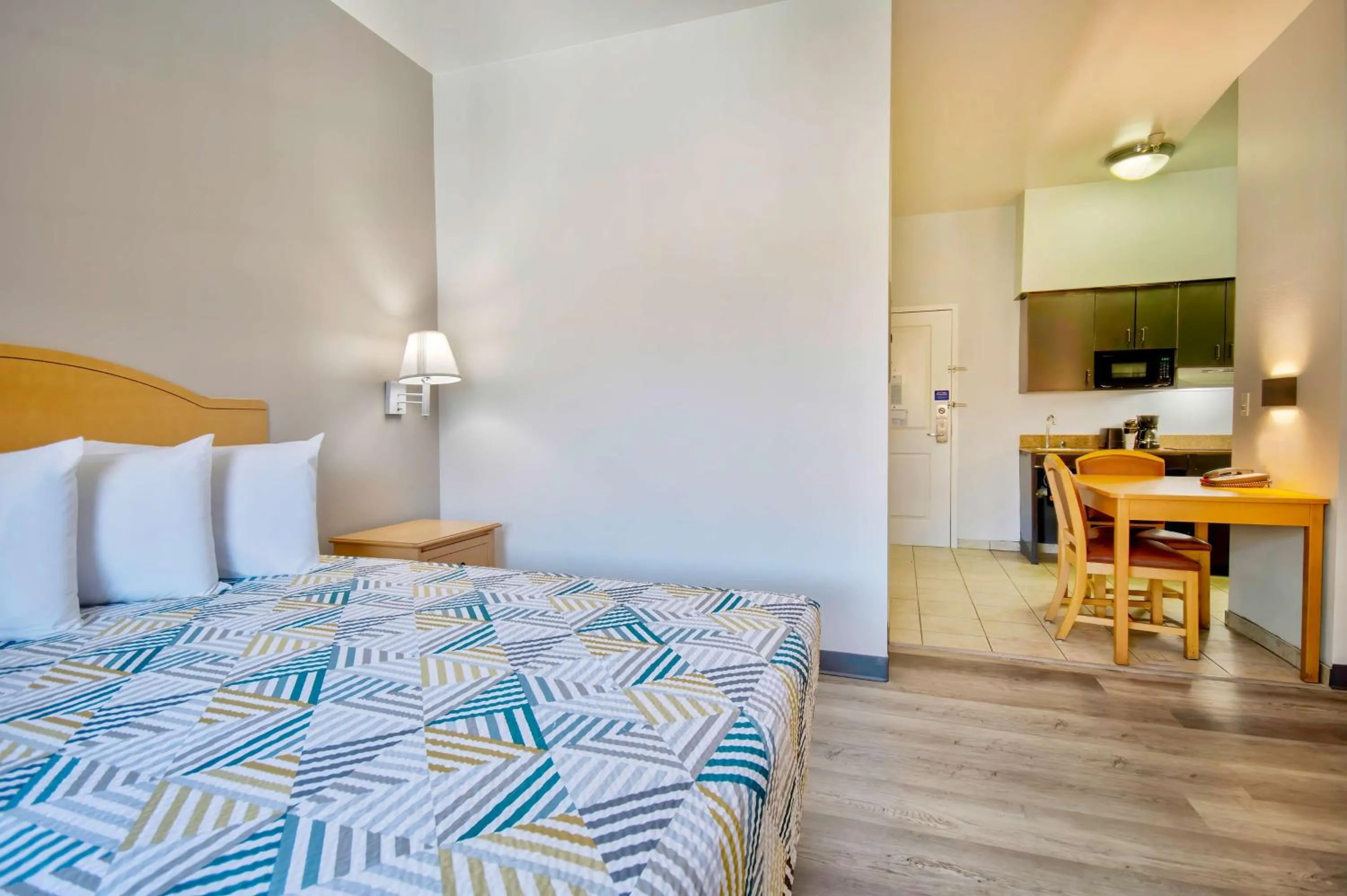 Bedroom, Bed in Studio 6-Bakersfield, CA