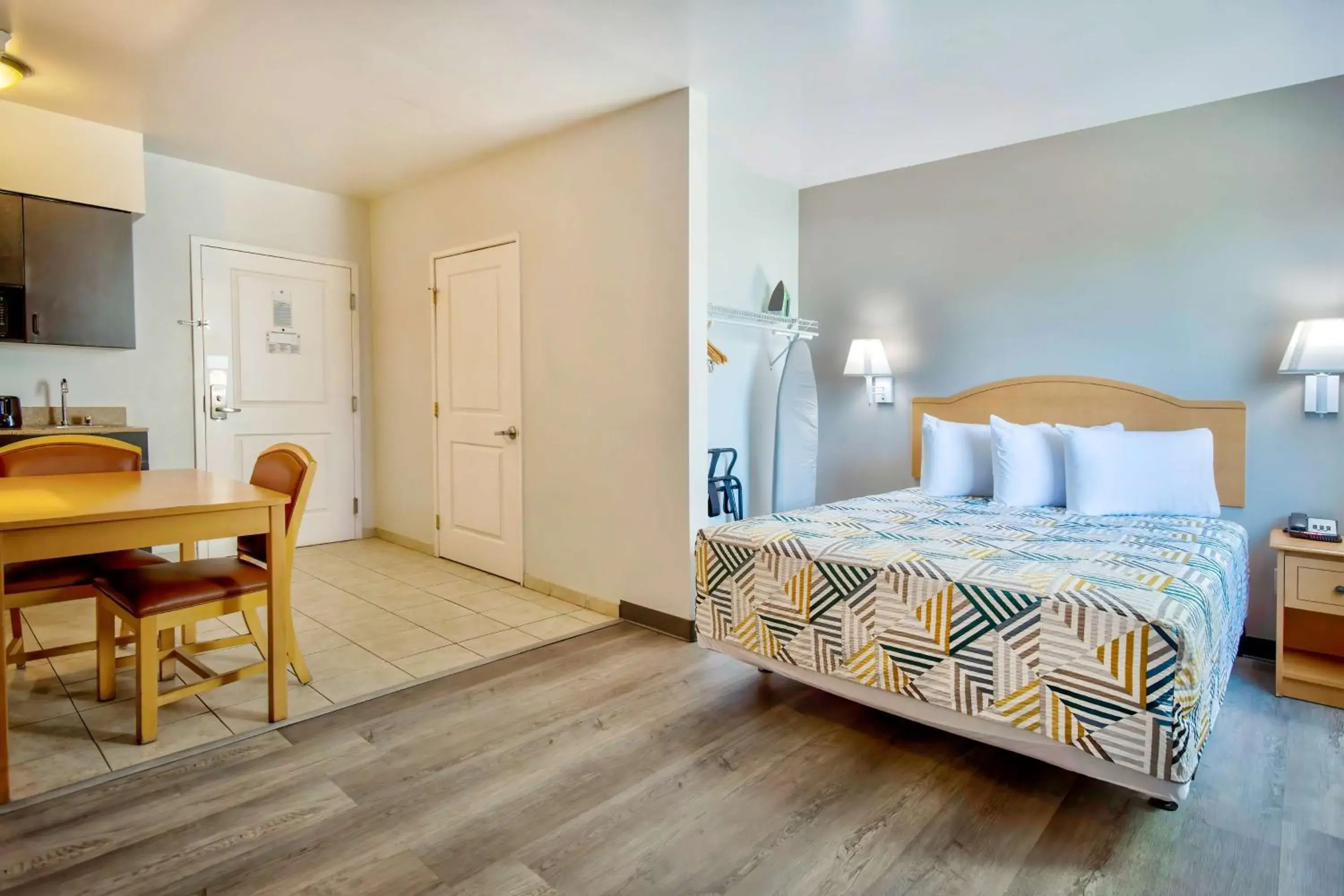 Bedroom, Bed in Studio 6-Bakersfield, CA Bedroom, Bed in Studio 6-Bakersfield, CA