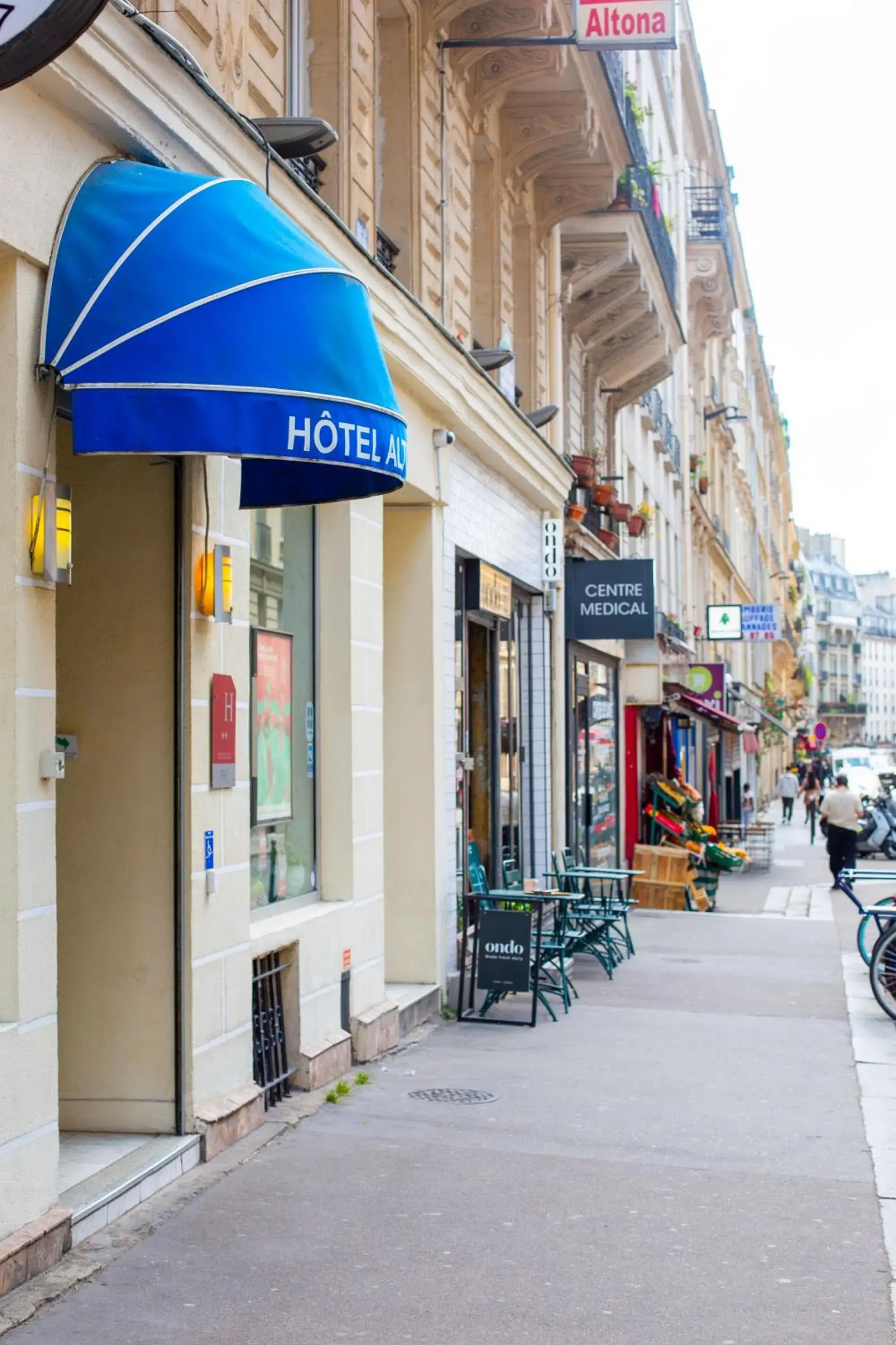 Property building in Altona Property building in Altona