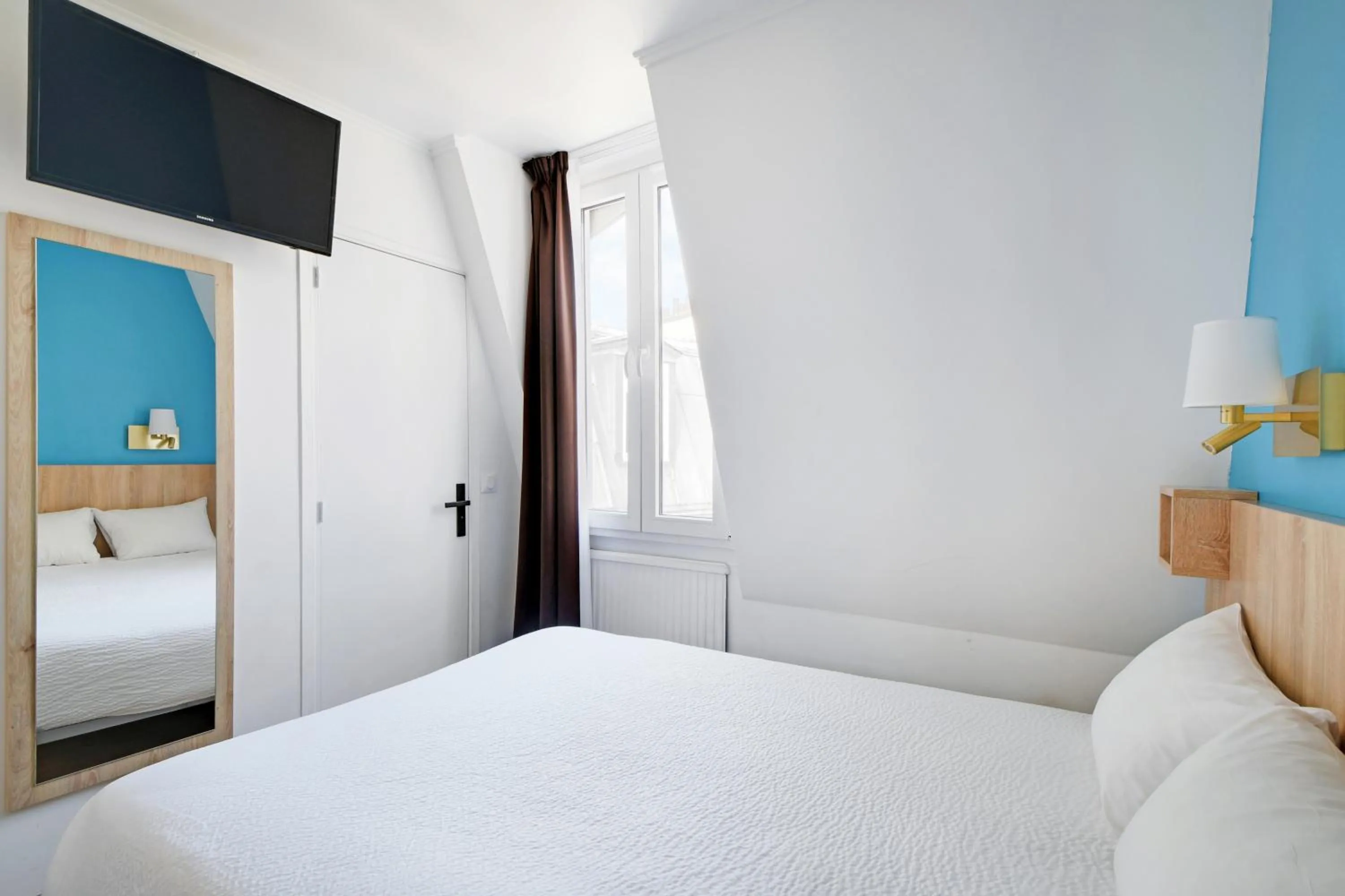 Bedroom, Bed in Altona