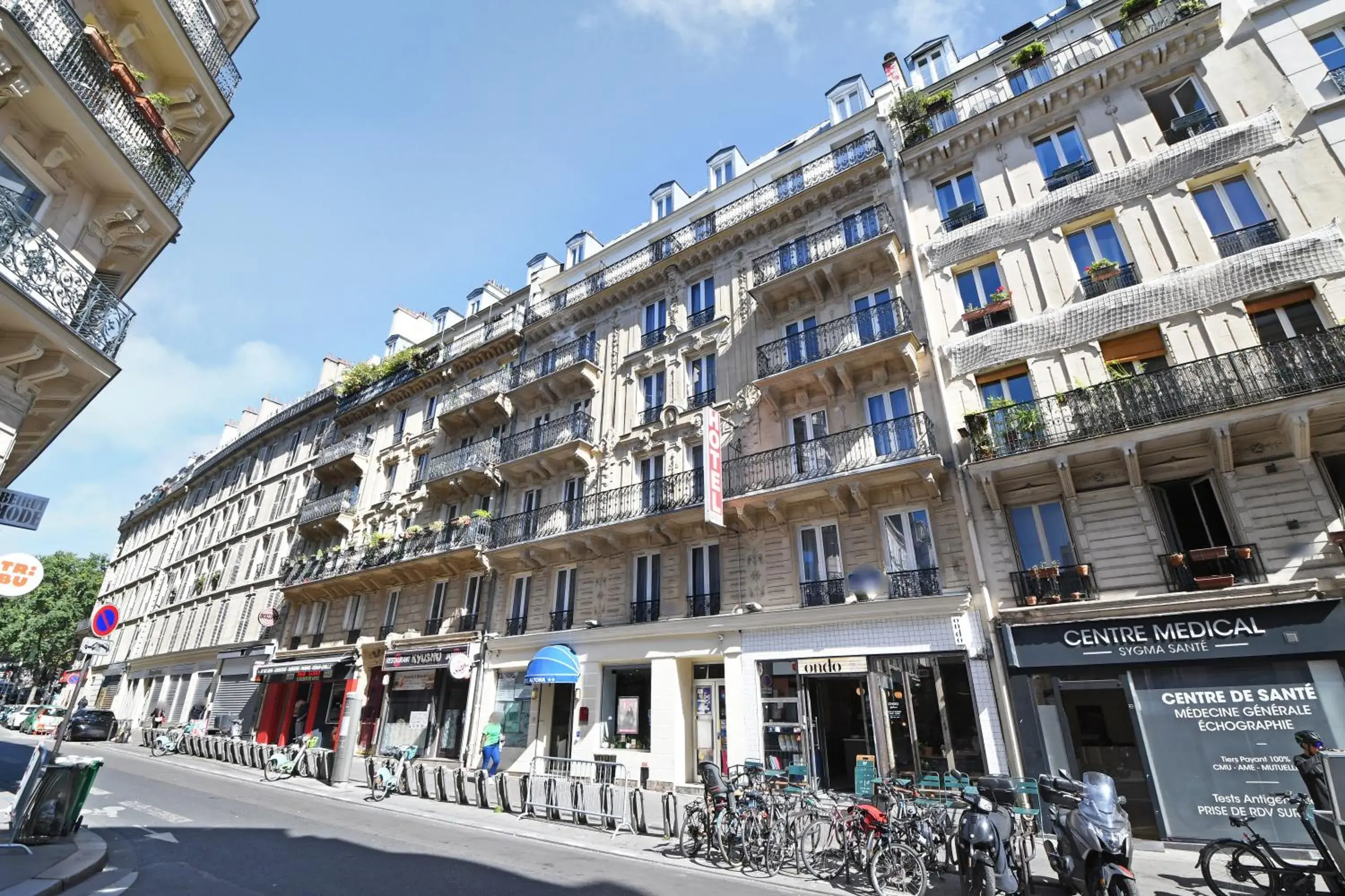 Property building in Altona Property building in Altona