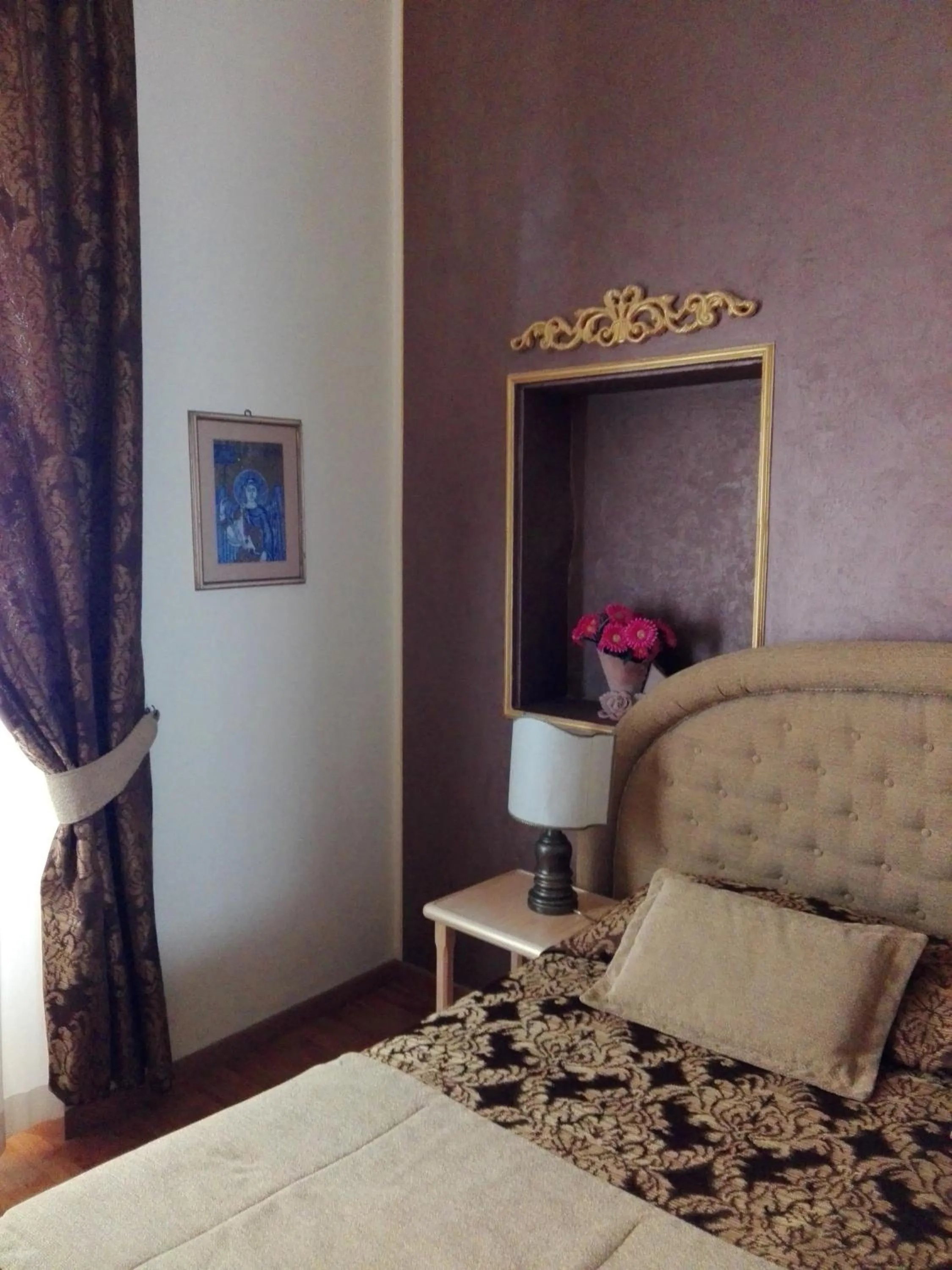 Bed in Relais Dante e Beatrice