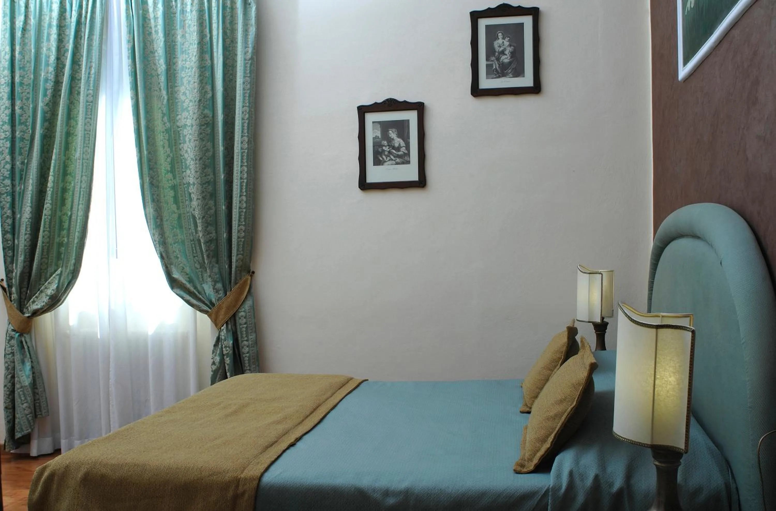 Decorative detail, Bed in Relais Dante e Beatrice