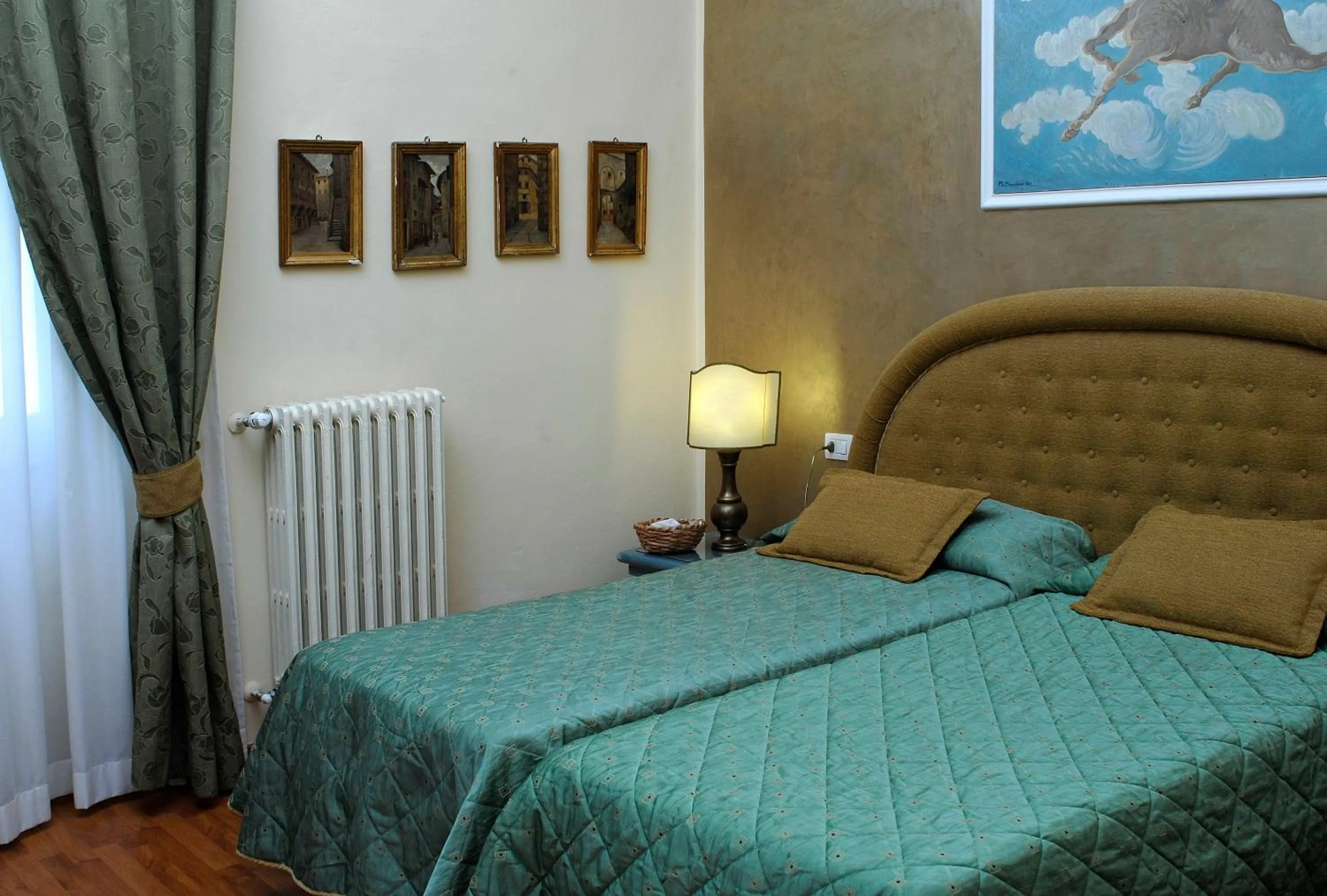 Bed in Relais Dante e Beatrice