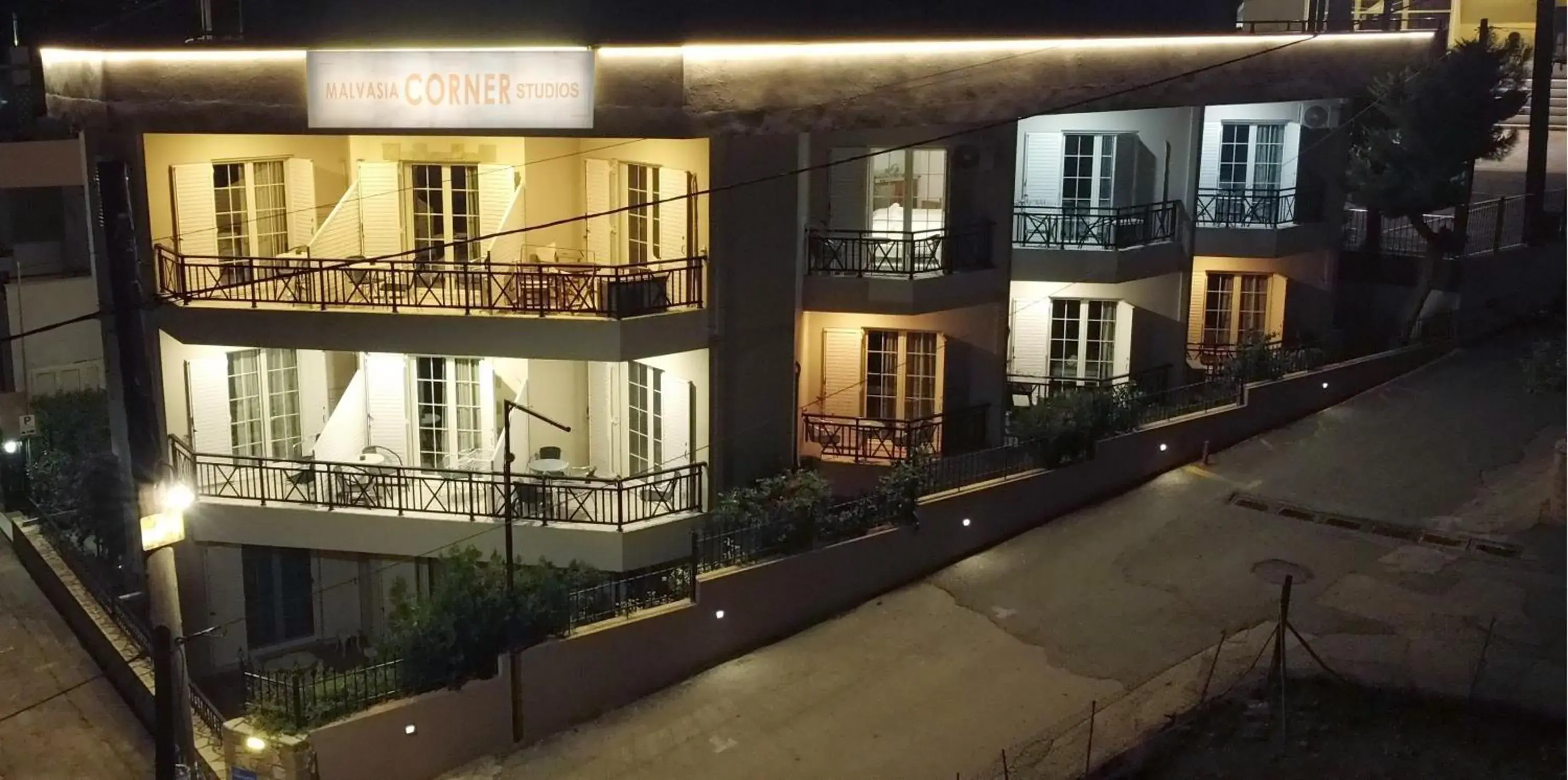 Property building in Malvasia Corner Studios - ex Romeo's House Property building in Malvasia Corner Studios - ex Romeo's House