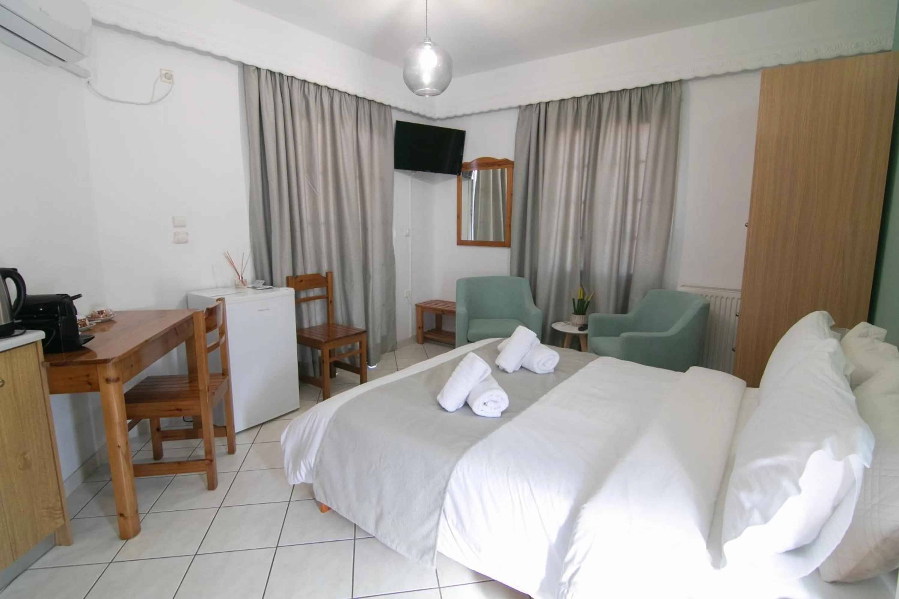 Bed in Malvasia Corner Studios - ex Romeo's House